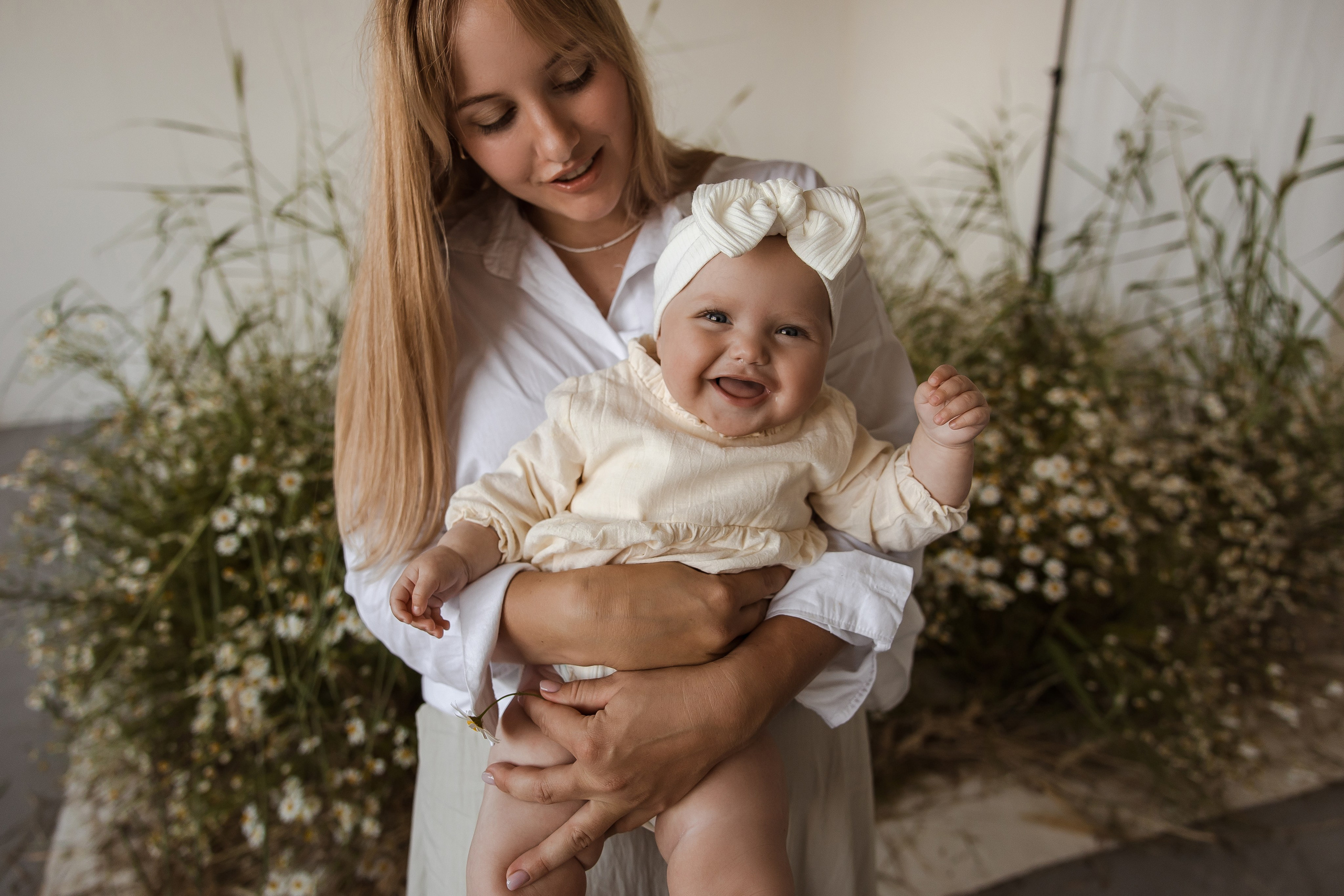 Фотосессия с ромашками мамы и дочки в Тольятти. Свадебный и семейный фотограф в Самаре и Тольятти | Елена Топанцева