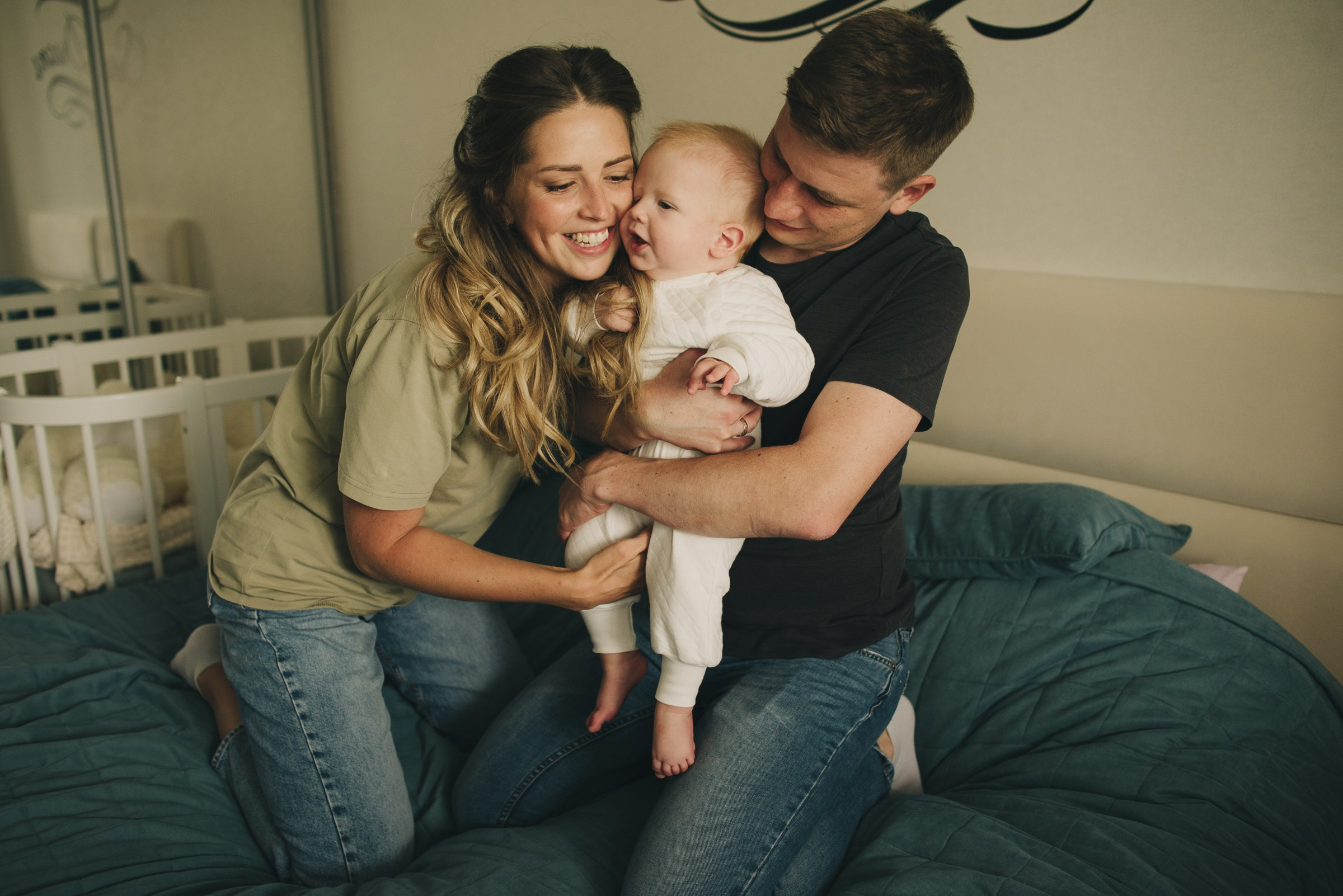 Наш мир — маленький ты!. Фотограф в Москве новорожденные свадьбы семьи Дарья Ларионова