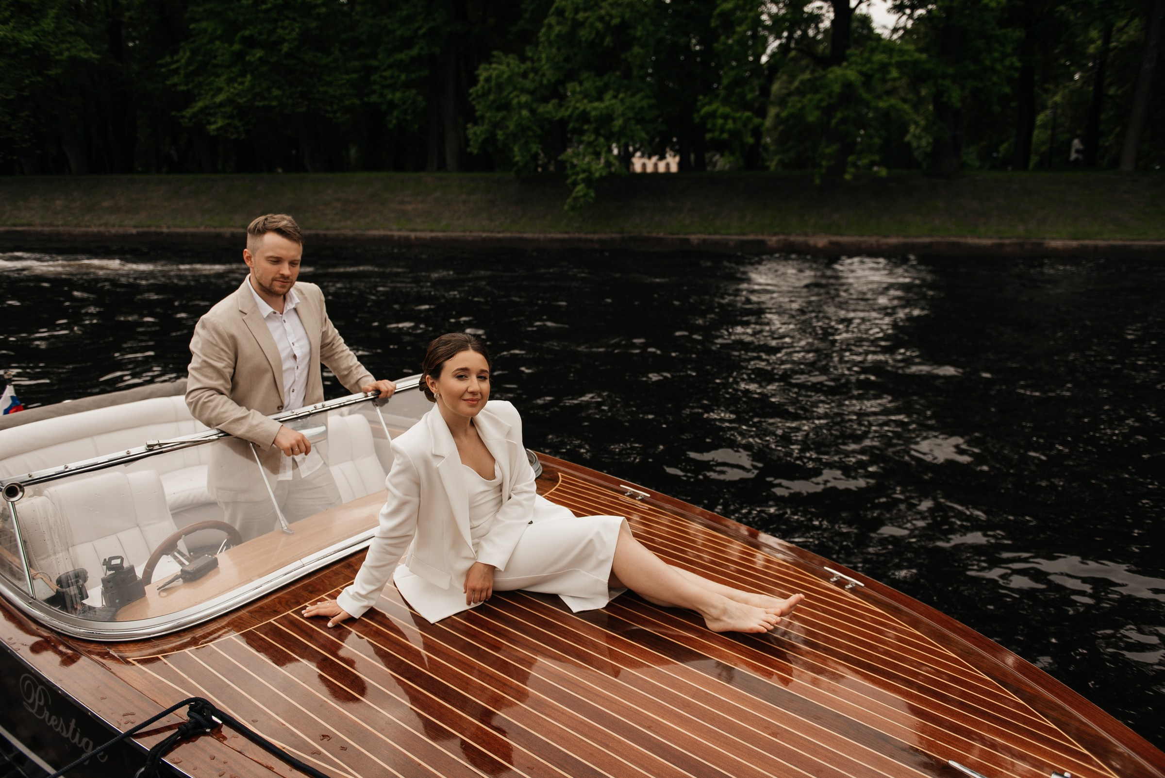 свадебная прогулка на катере по Неве