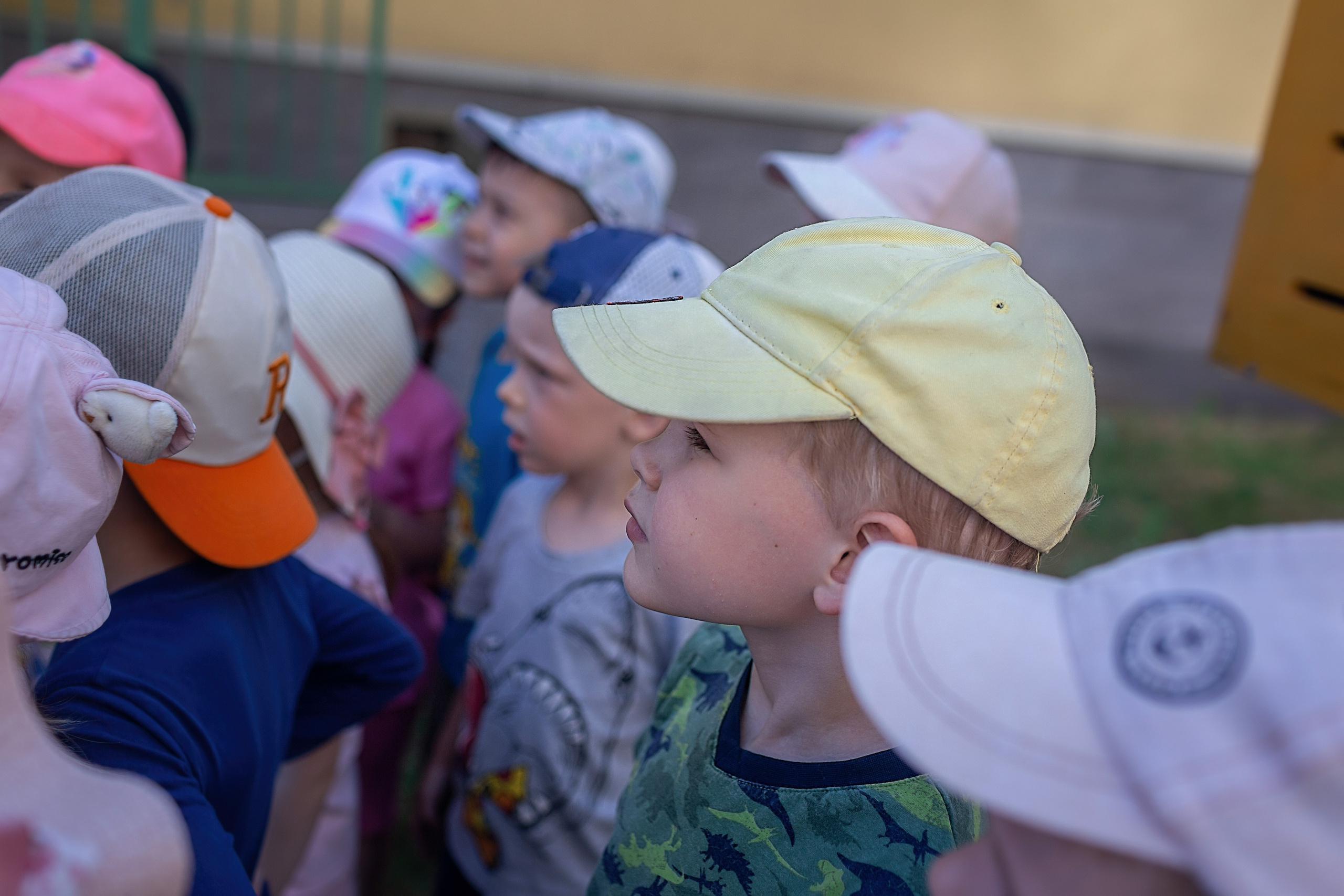Весна в саду_2024 год. Семейный фотограф в Санкт-Петербурге