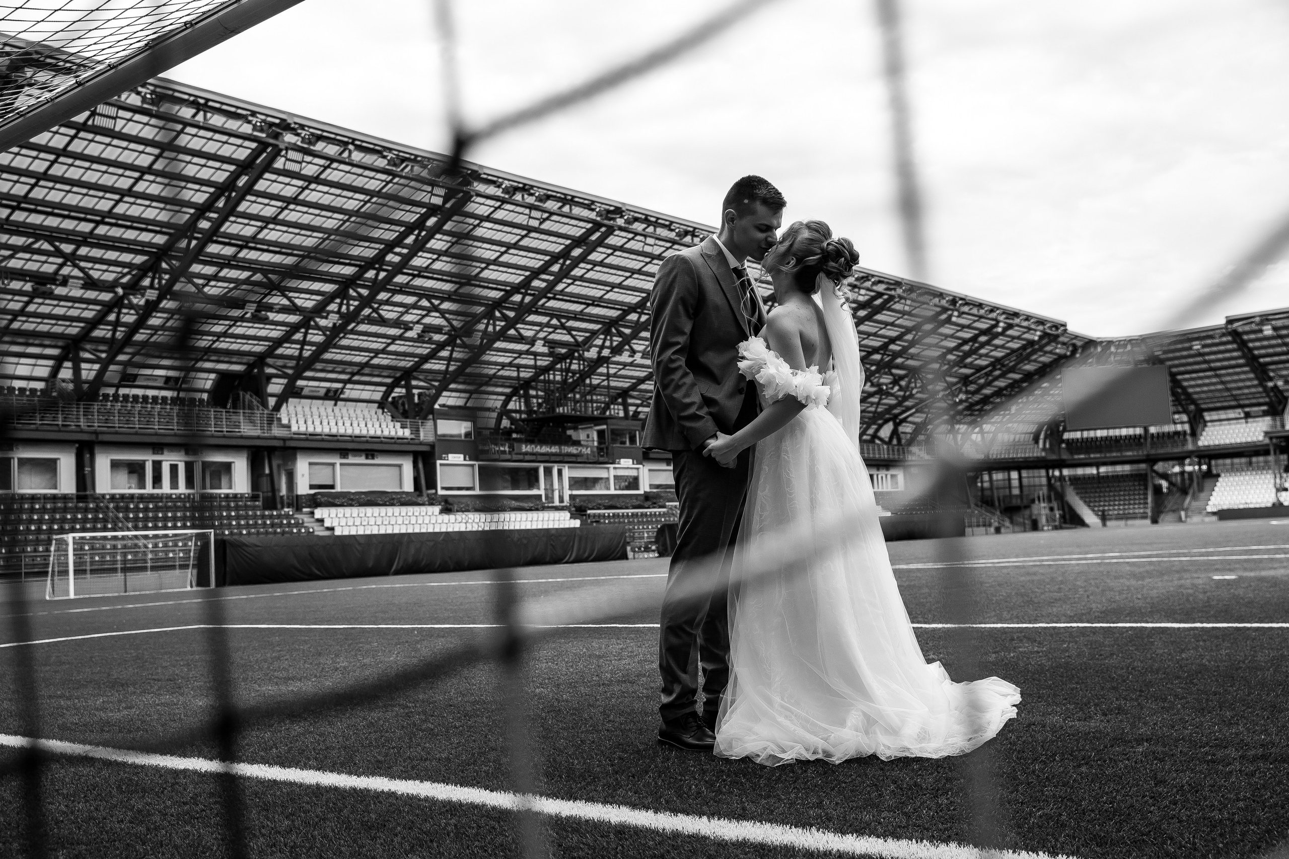 А&А — фотосессия на стадионе. Свадебный фотограф в Оренбурге Илья Володьков