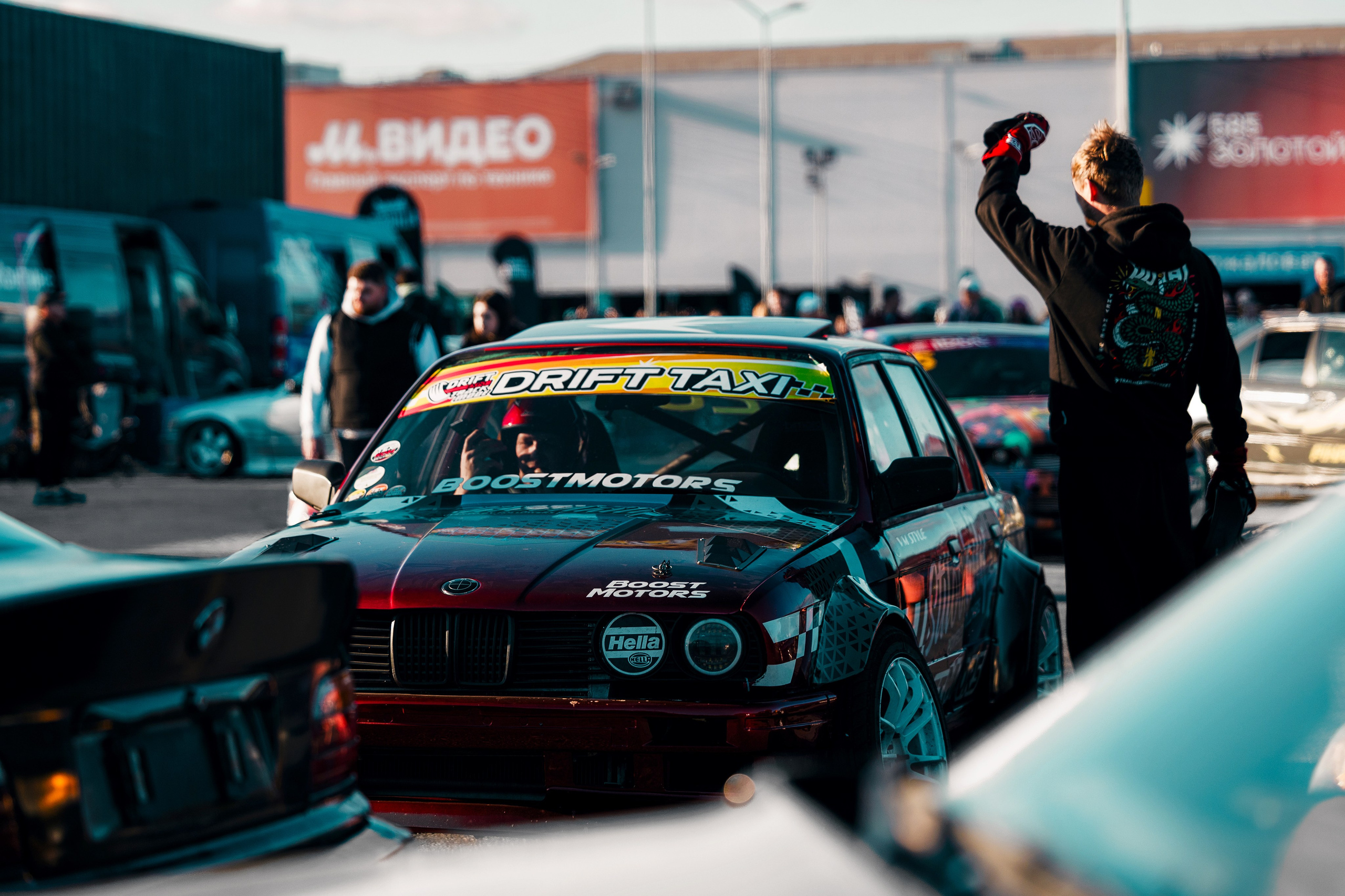 Фотографии закрытия сезона 2025 VibeSide — дрифт и автошоу у МЕГА Дыбенко, Санкт-Петербург