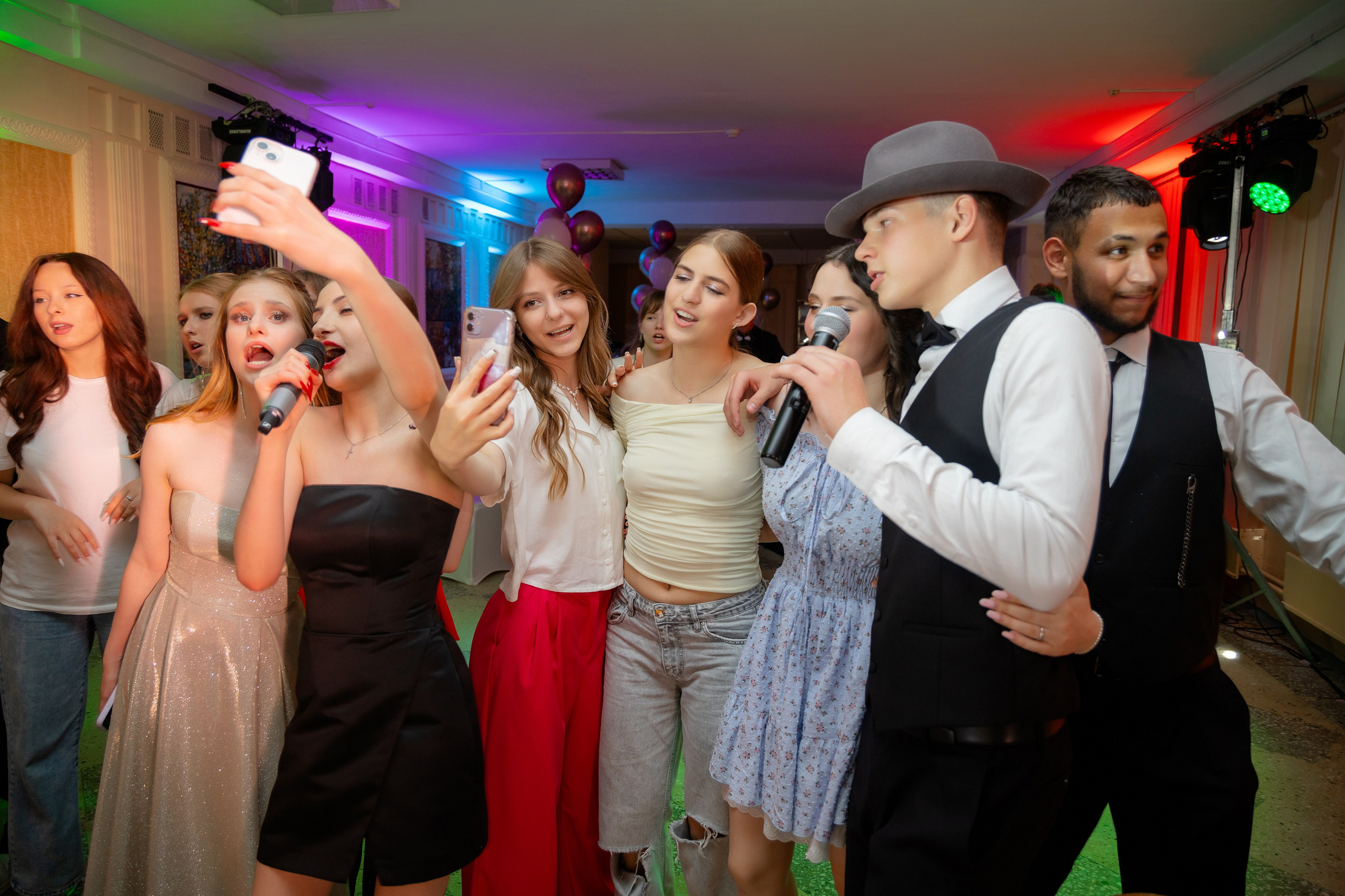 Школьный выпускной 2024 год в Соколе (Минск). Свадебный фотограф в Минске/Беларуси Сергей Спиридонов