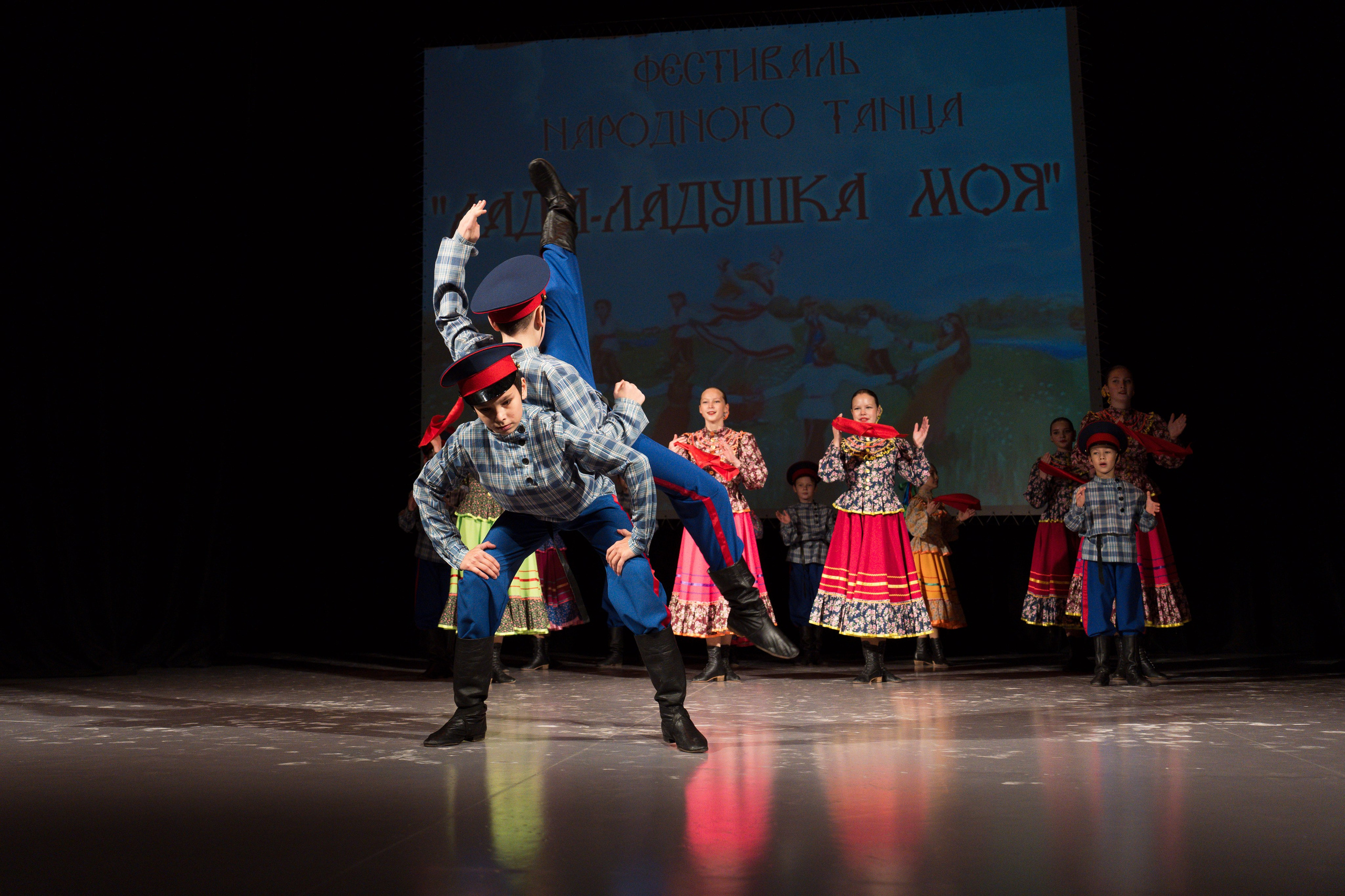 Народный танец. Репортажная съёмка в Санкт-Петербурге, Константин Петров