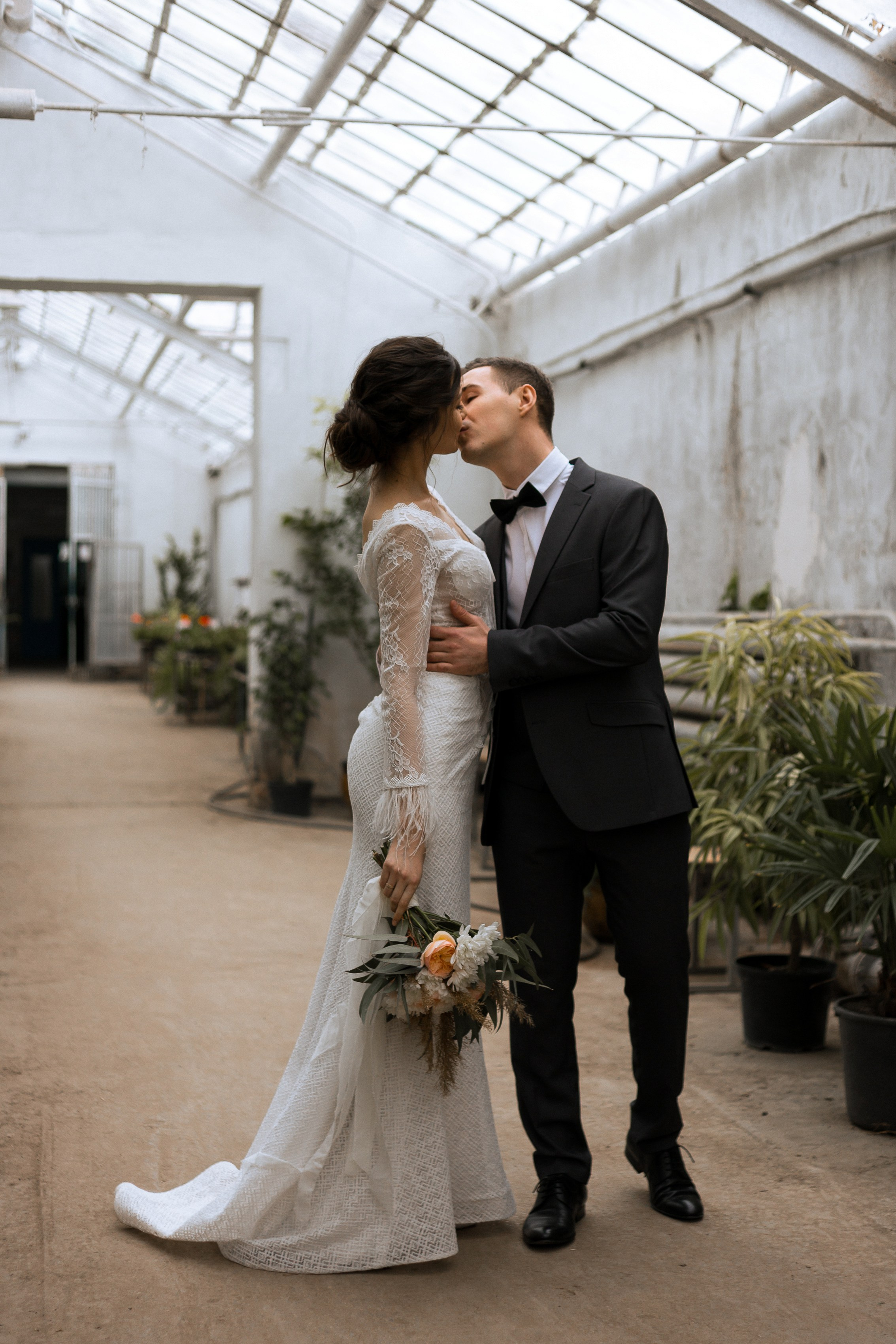 Свадебная фотосессия в оранжерее. Свадебный и семейный фотограф в Волгограде Кристина Иванова