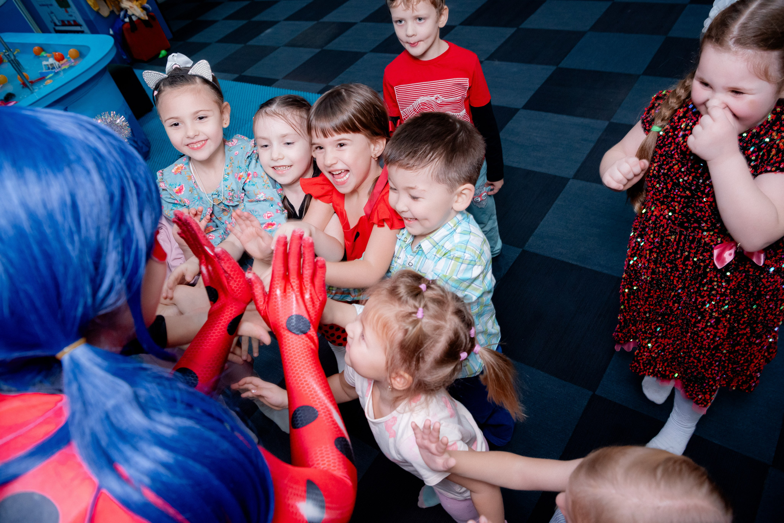 ДР в Локо Мотив Аниматоры Леди Баг. Фотограф в Волгограде и Волжском Александр Горбань