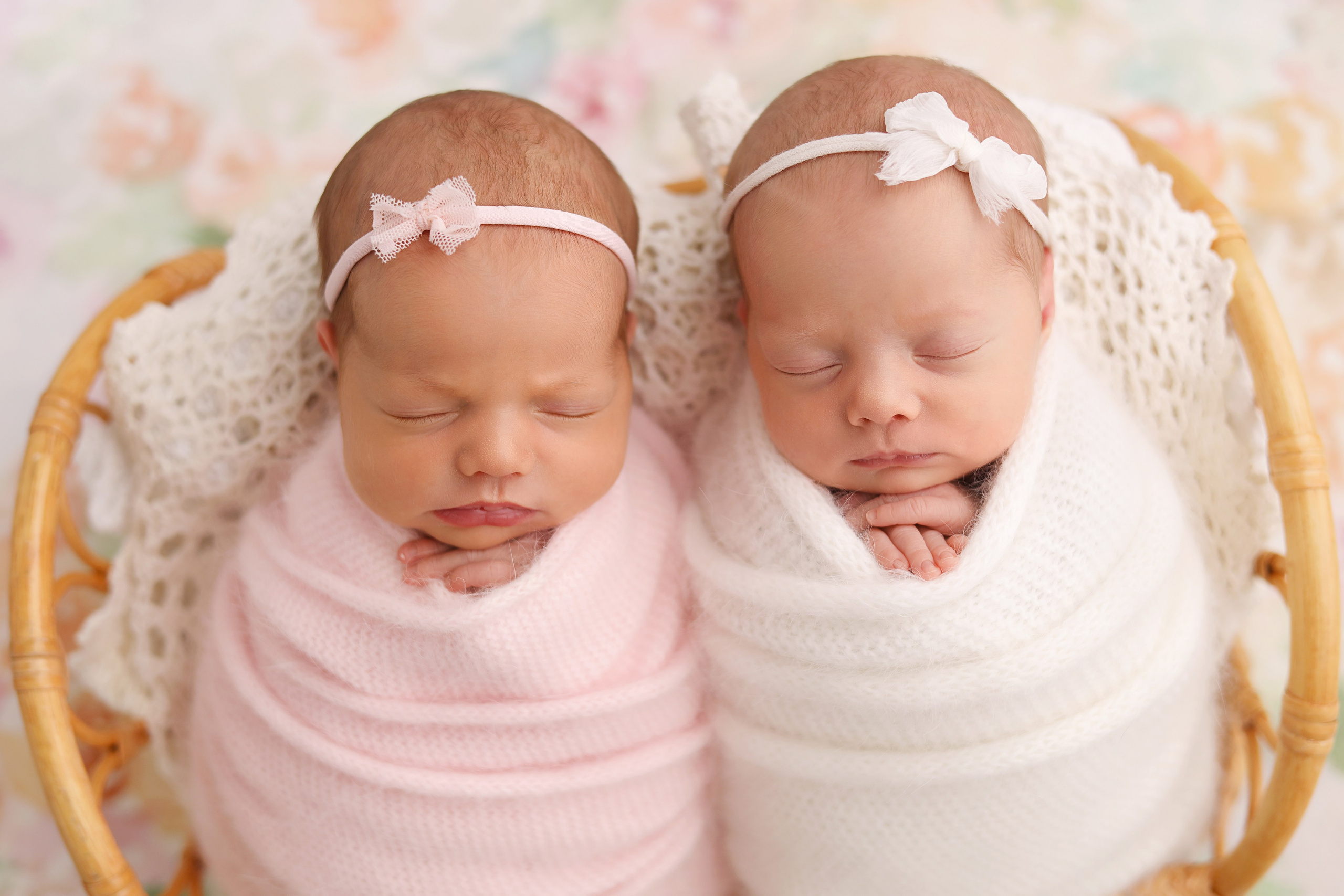 Ньюборн съемка двойняшек в Москве. Фотограф новорожденных Москва. Ньюборн фотограф Москва