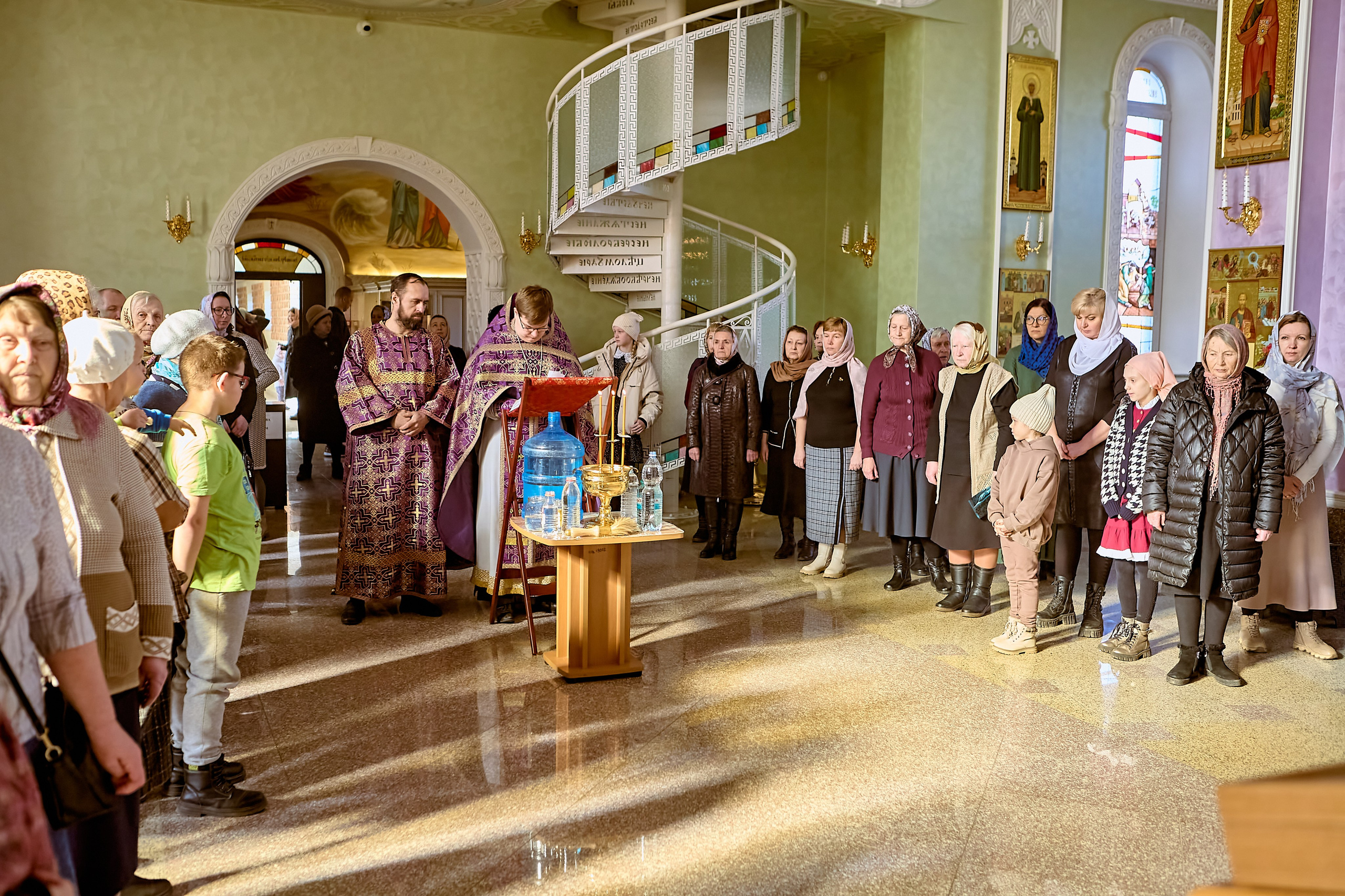 Фотографии Божественной Литургии в Неделю Крестопоклонную