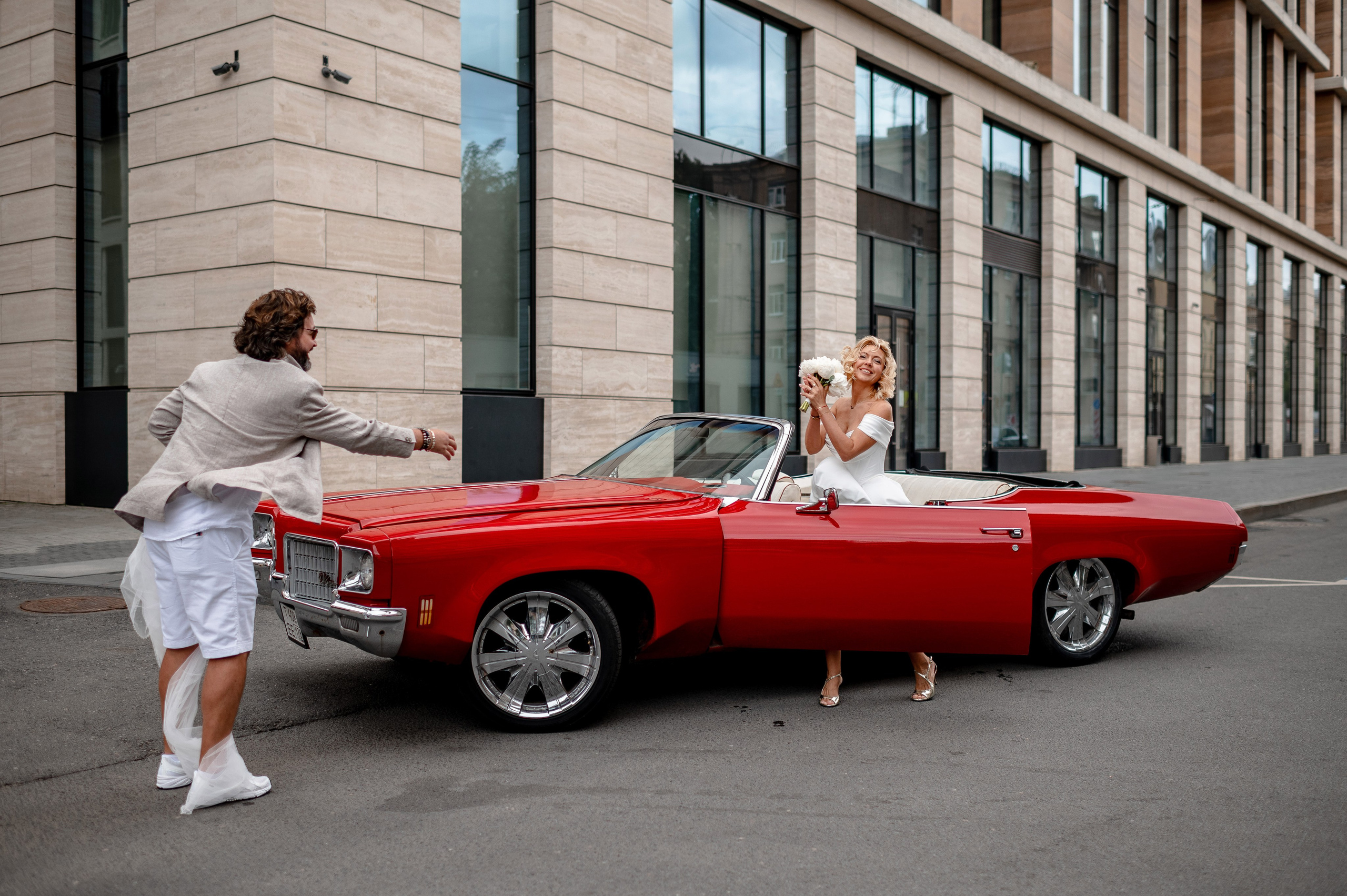 Юлия и Павел (сборы невесты, Невская ратуша, красный Buick, прогулка по рекам на катере). Портретный, семейный и свадебный фотограф в Санкт-Петербурге и в Пушкине Ширяев Денис