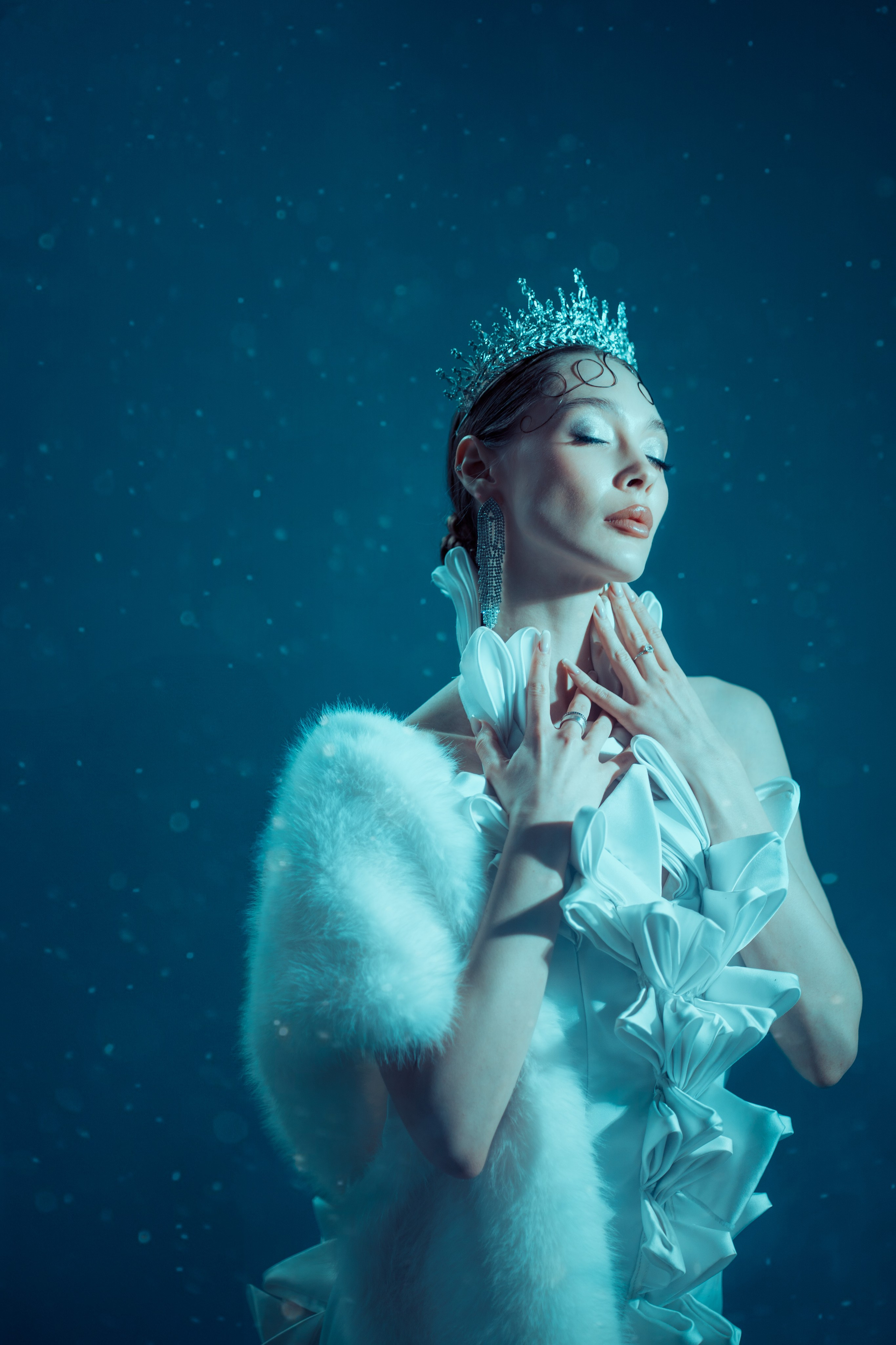 Fashion editorial. I’m Julia Idamzhapova, a photographer based in Lisbon, creating natural and timeless images