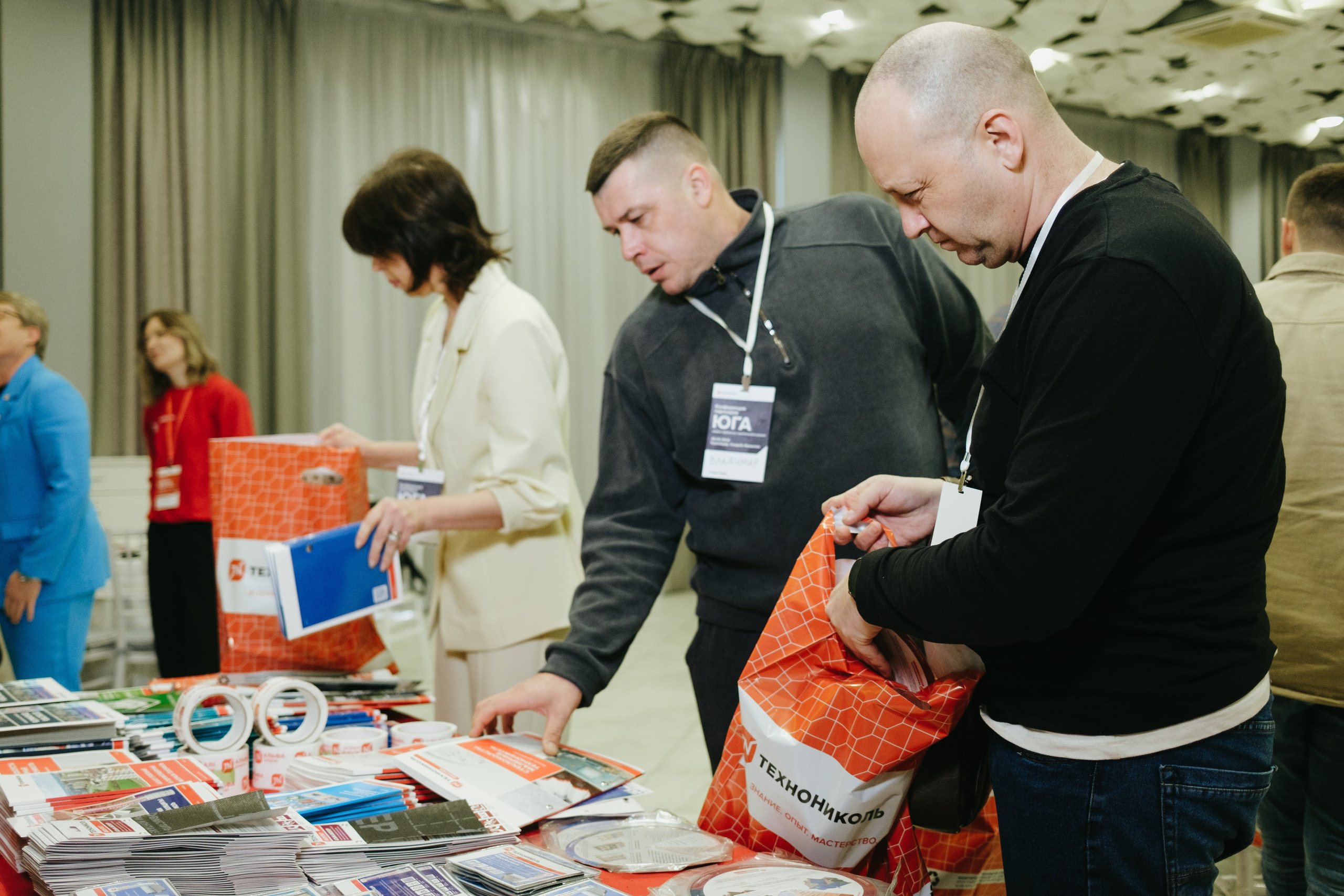 ТЕХНОНИКОЛЬ | КОНФЕРЕНЦИЯ ПАРТНЕРОВ ЮГА. Свадебный фотограф Денис Ожигин в Краснодаре и крае. Эмоциональная и стильная съемка вашего дня