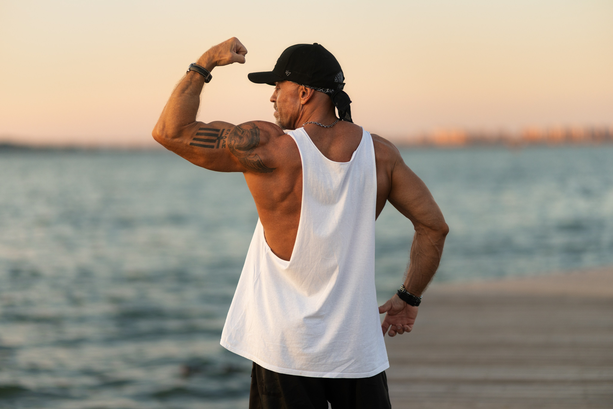 Фотосет на улице и спортплощадке с Александром для контента. Дмитрий Шульгин, портретный фотограф в Воронеже