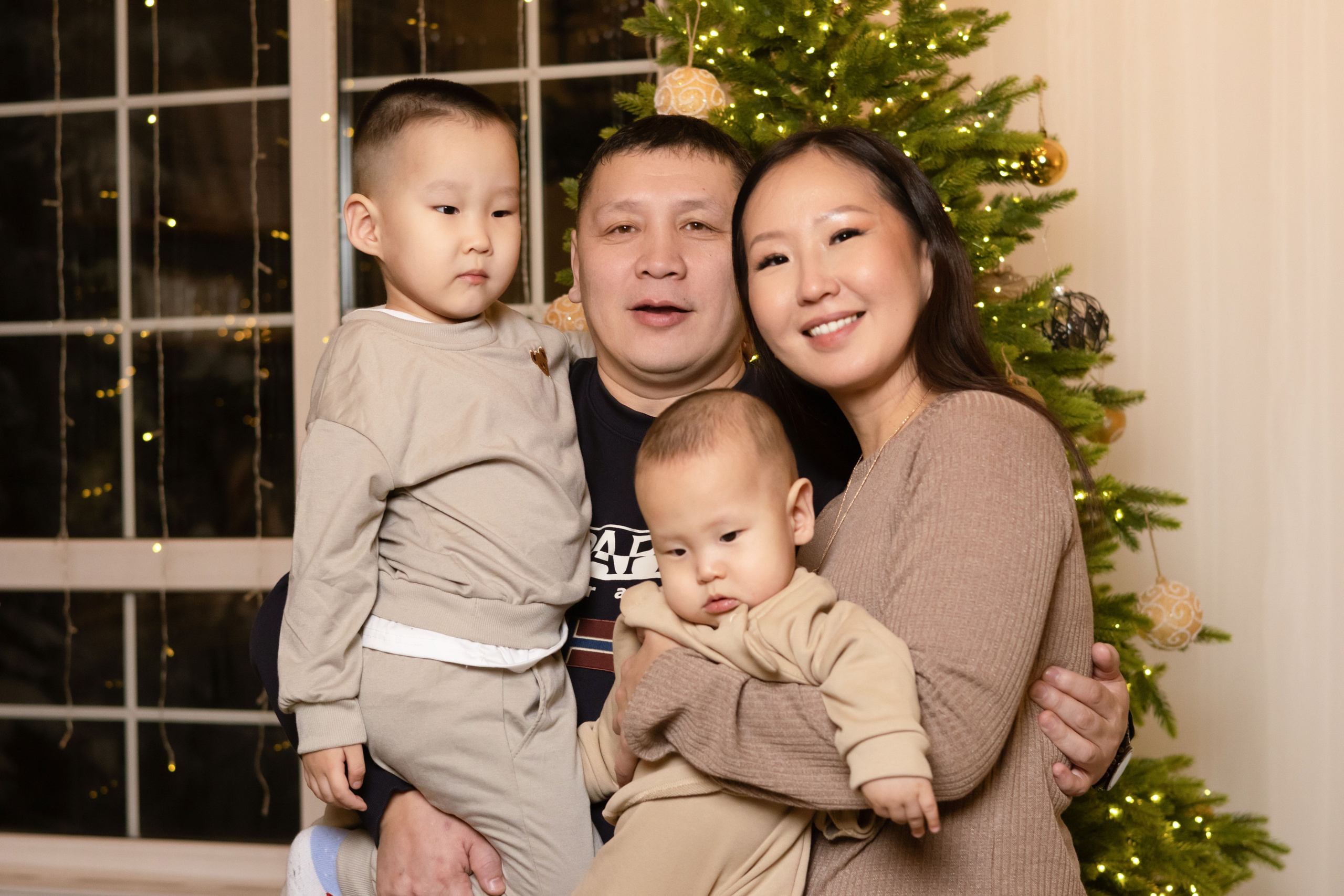 Очаровательная семья. Фотограф Якутск Зоя Николаева