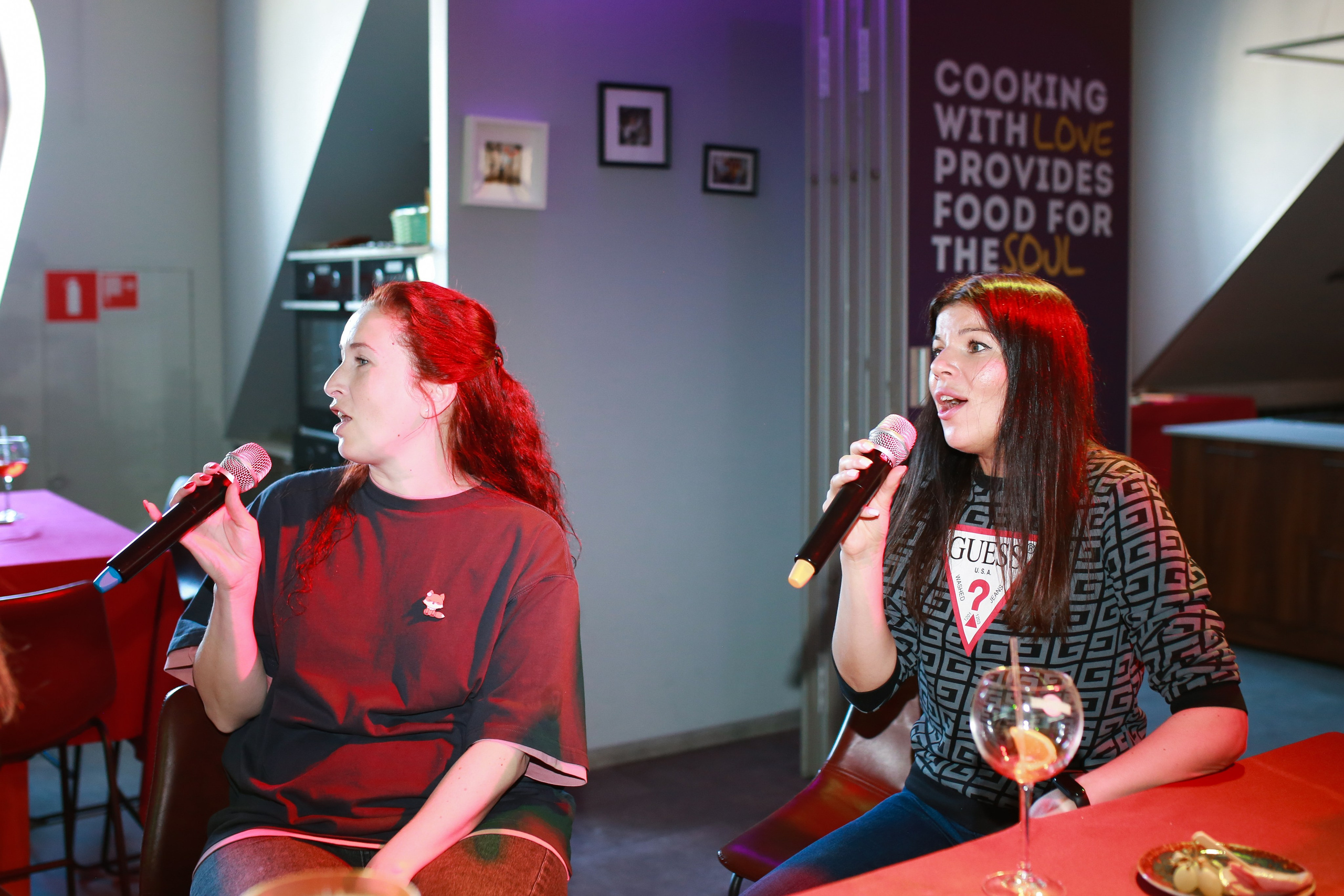 Коктейльное караоке для «Яндекс». Репортажный и портретный фотограф Полина Ершова