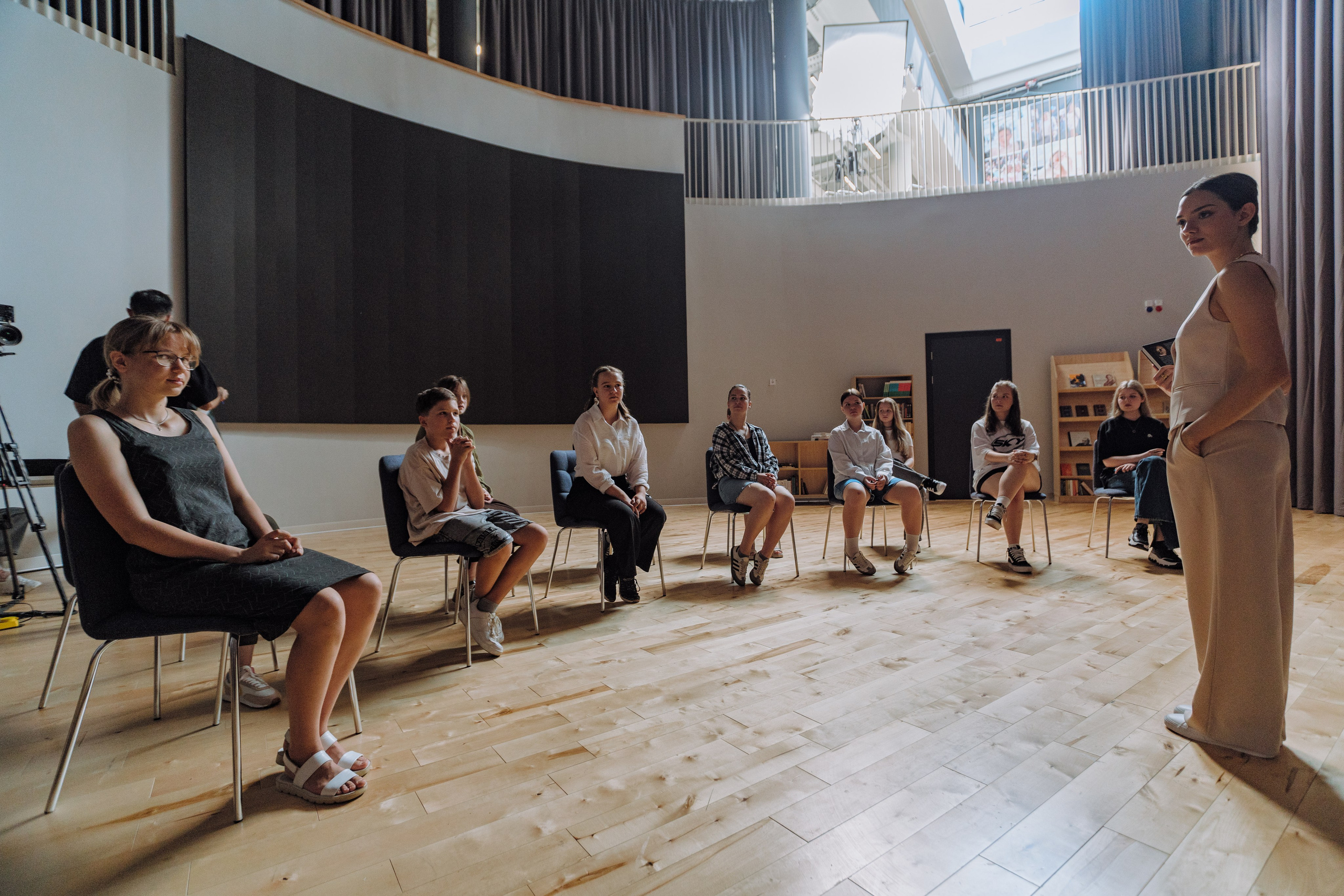 Женя Медведева / Уроки истории. Творческий и репортажный фотограф в Москве Клим Долгов