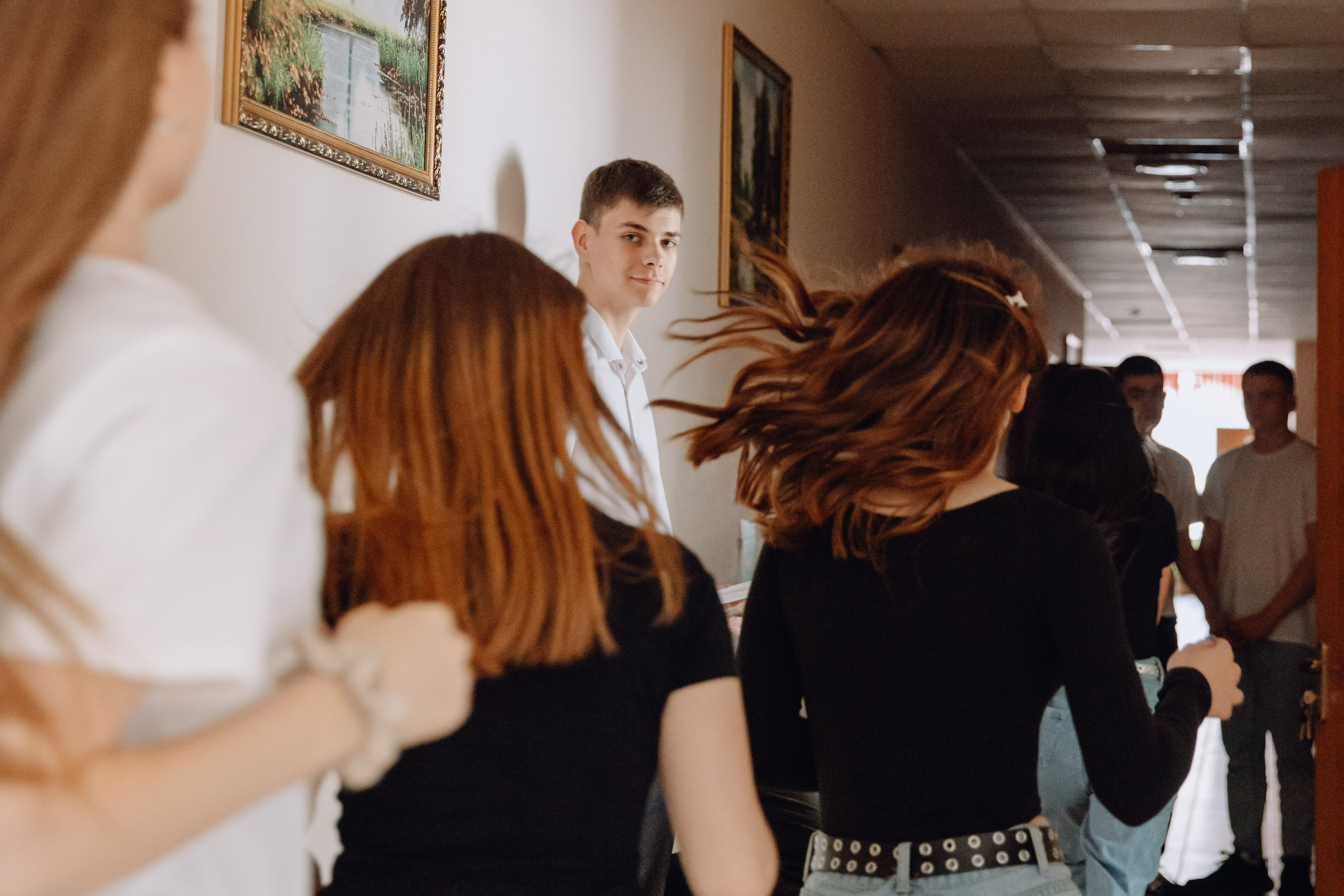 Школьные альбомы в Чернянке. Фотограф Максим Никонов