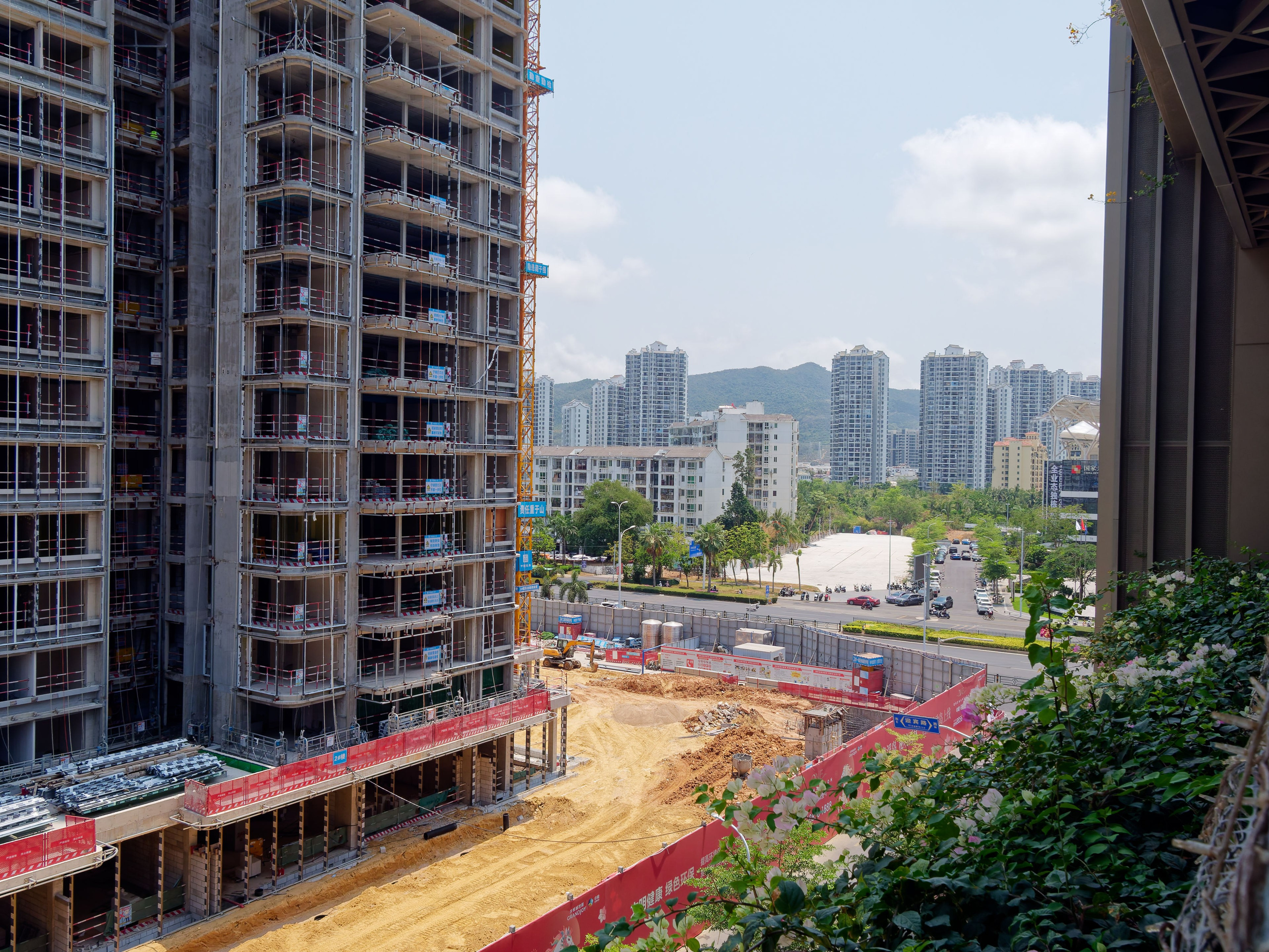 Хайнань 2026, улицы Ялунвань и Саньи. Фотопрогулки по Миру