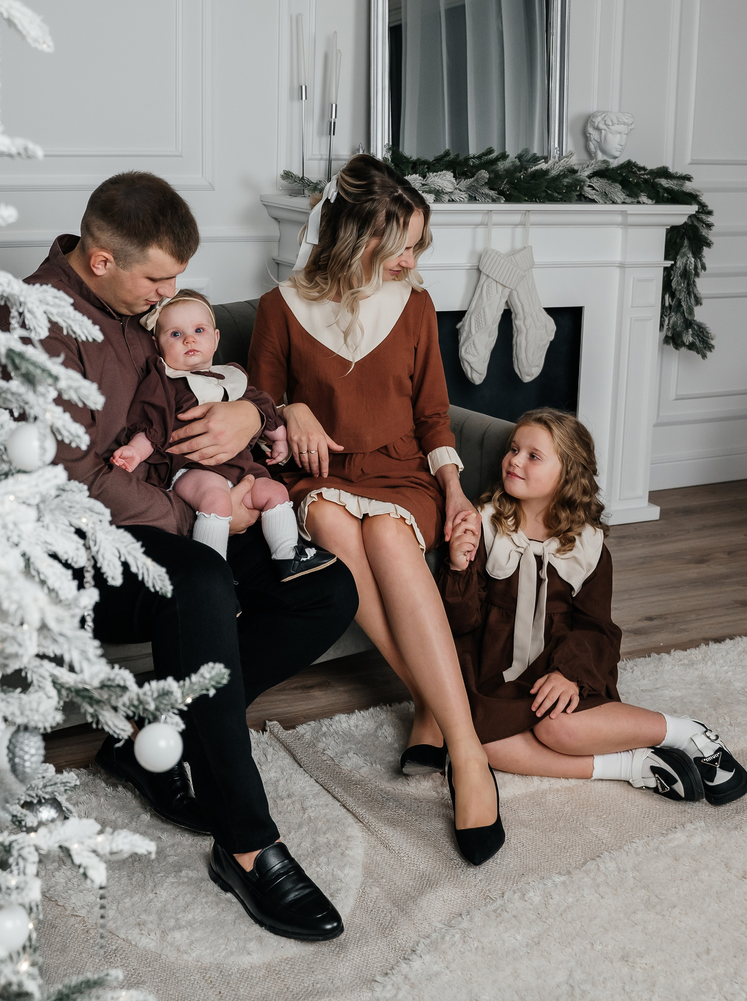 Мама, папа, 2 дочки (студия Персона). Фотограф в Дзержинске Наташа Баева