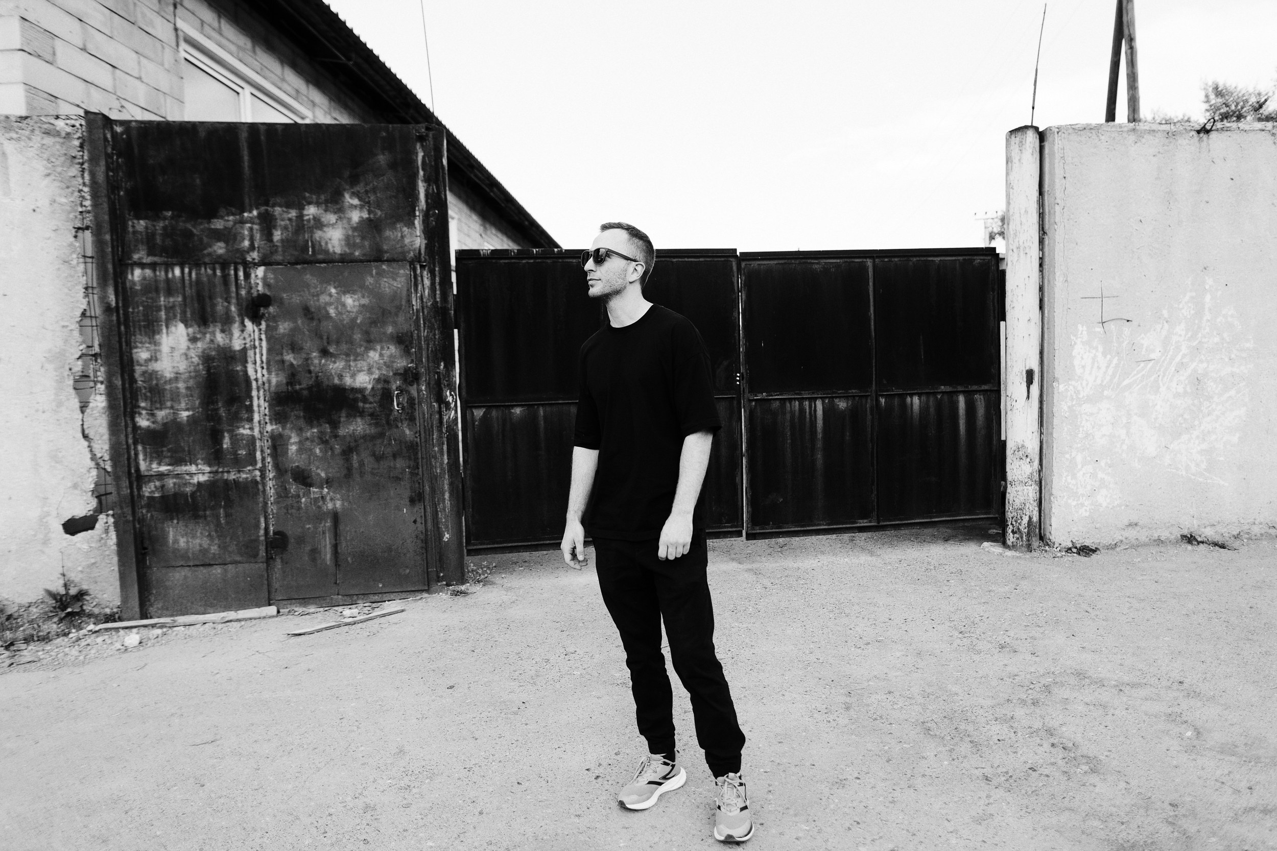 Уличная фотосессия мужской портрет. Фотограф Дарья Мустафина, Тюмень