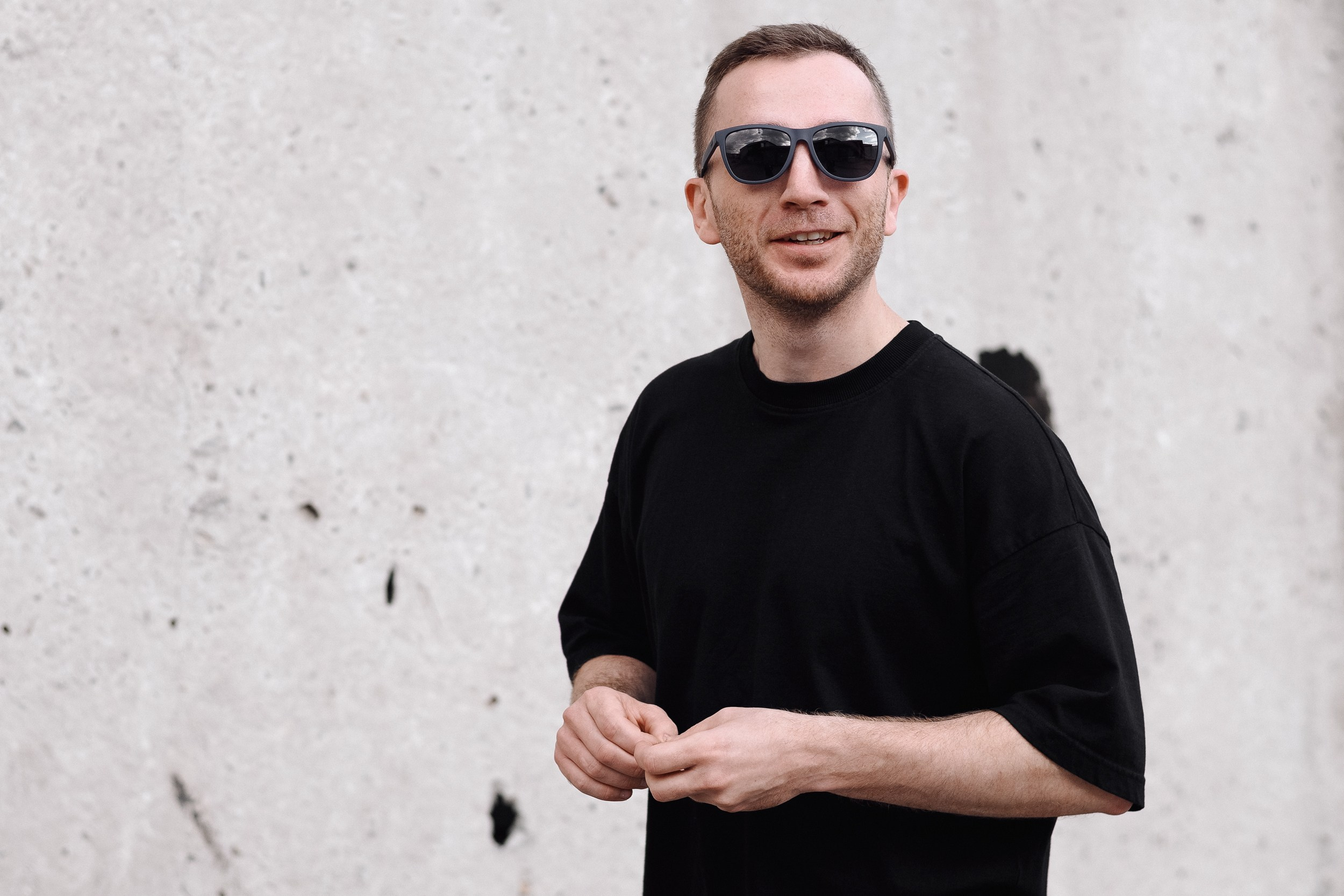 Уличная фотосессия мужской портрет. Фотограф Дарья Мустафина, Тюмень