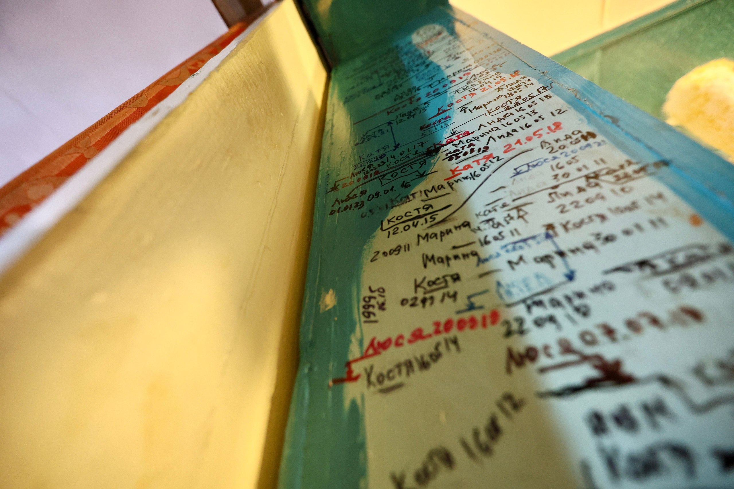 Людмила Владимировна. Хозяйка маленького дома в окружении многоэтажек. Репортажный фотограф Наталья Лапцевич