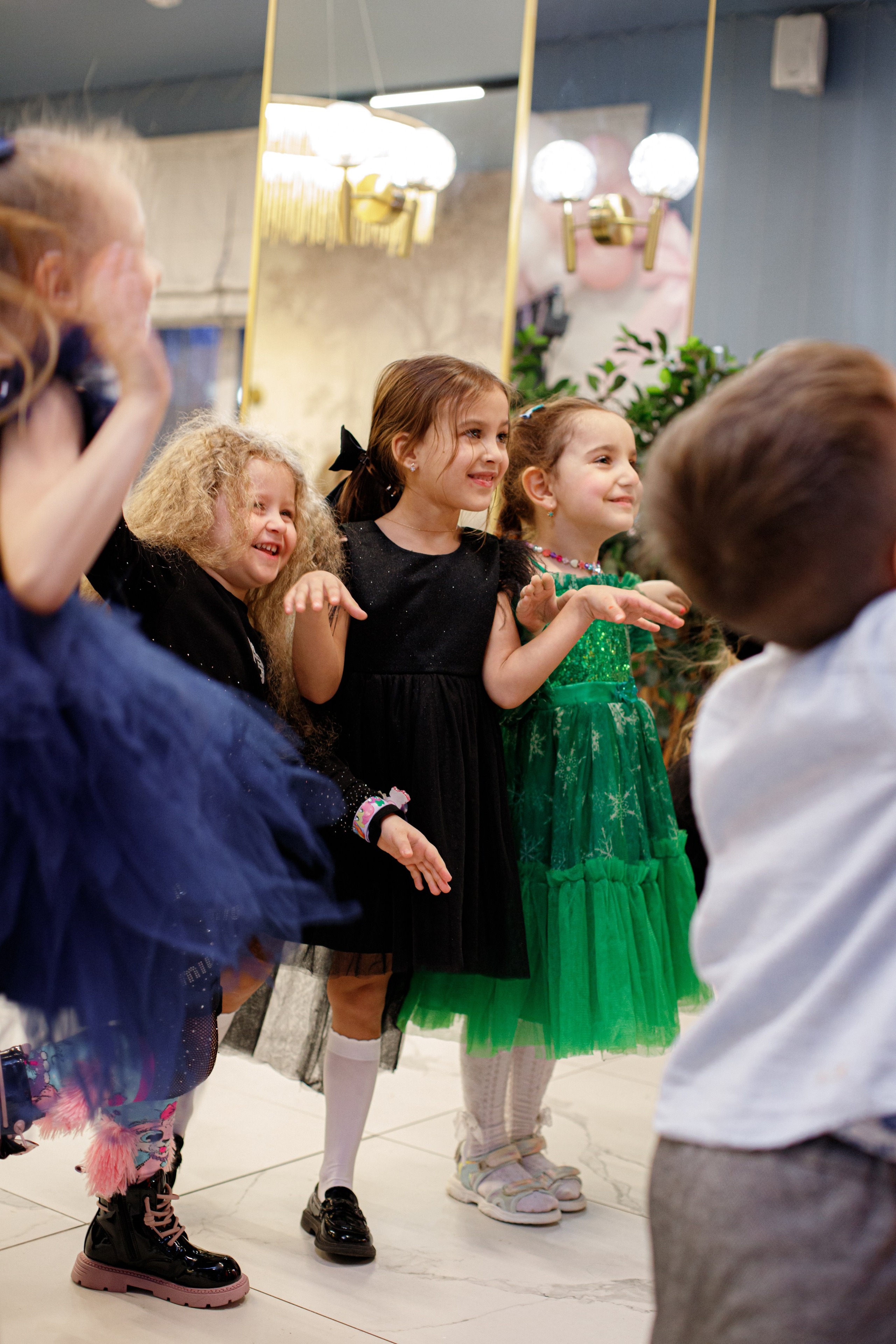 ASIA'S BIRTHDAY PARTY. Photokarish