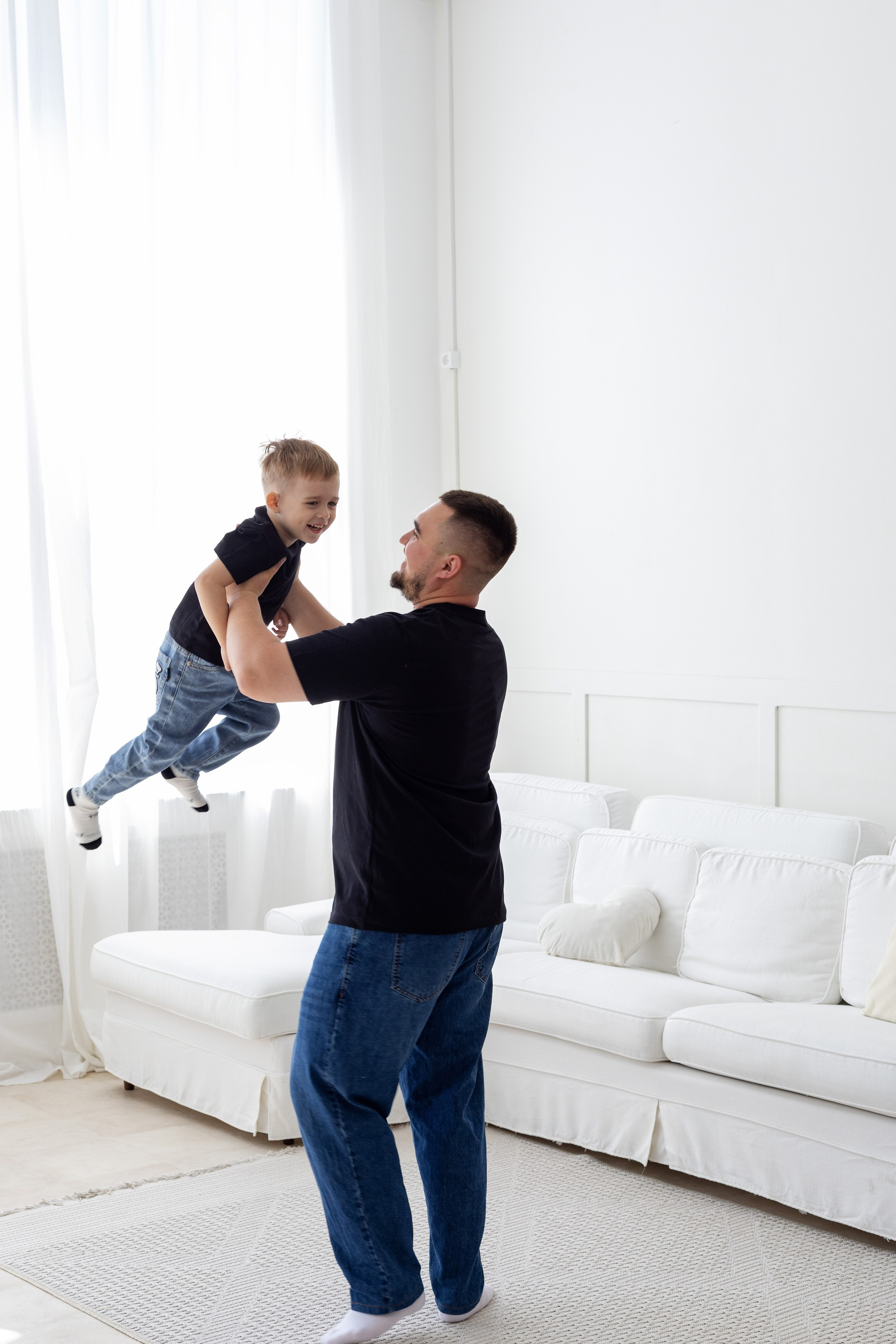 Семейная фотосессия в студии (Михаил, Крестина и Макар). Женский фотограф в Орске Новотроицке Динара Долганова