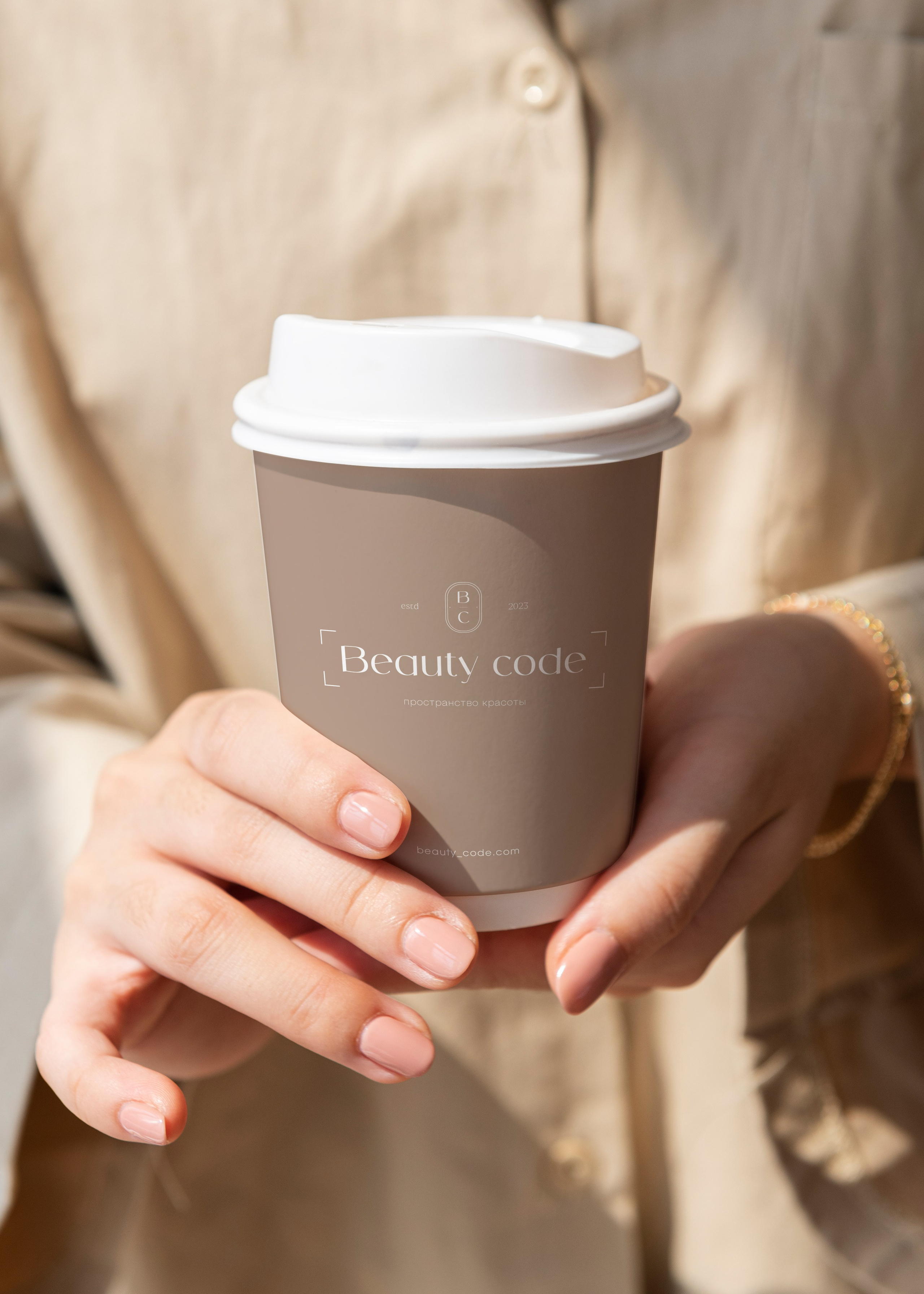 Разработка логотипа для студии красоты «Beauty code». Лина Ивахник, графический и бренд — дизайнер
