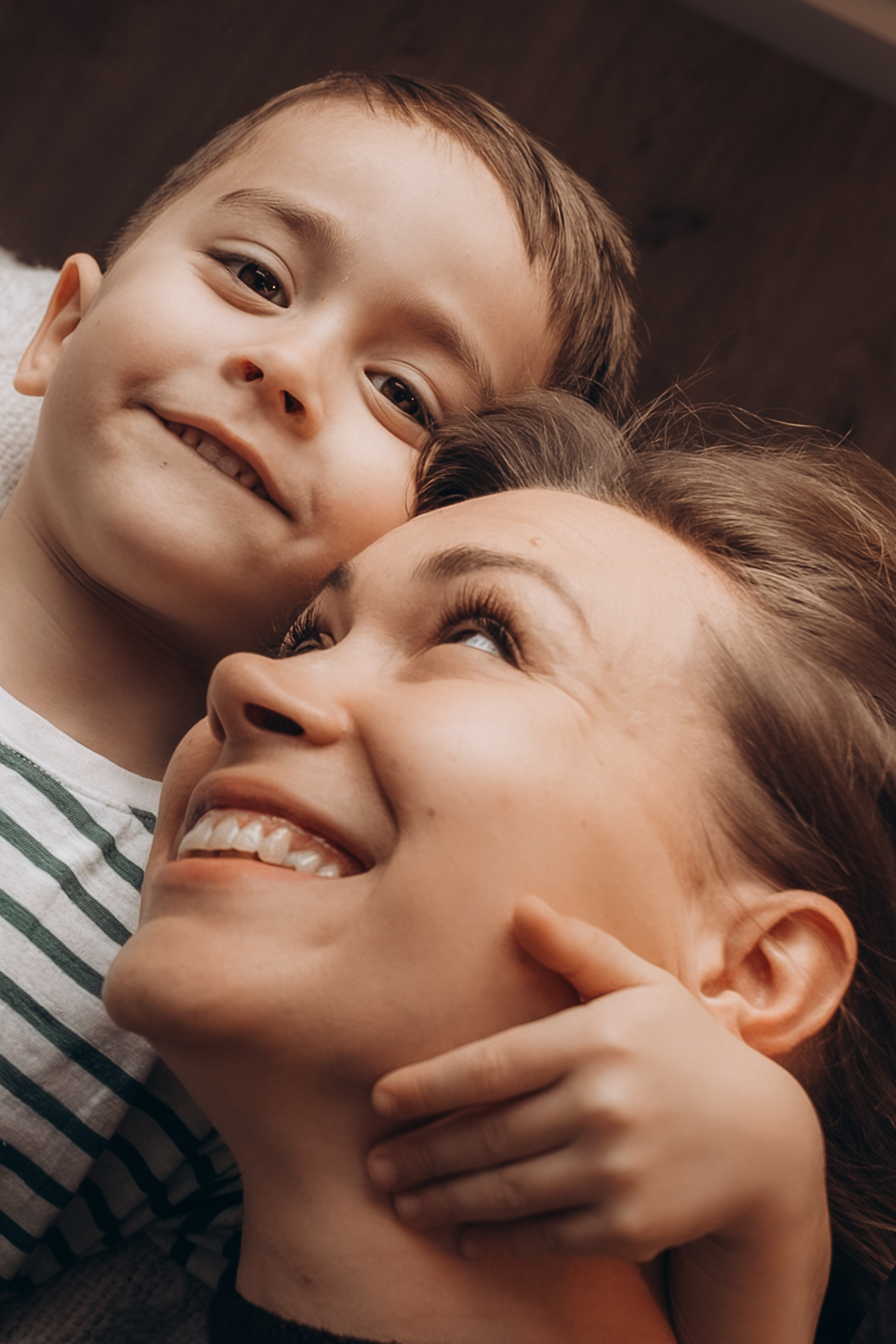 Séance famille à domicile. Photographe des familles et enfants à Nantes et alentours