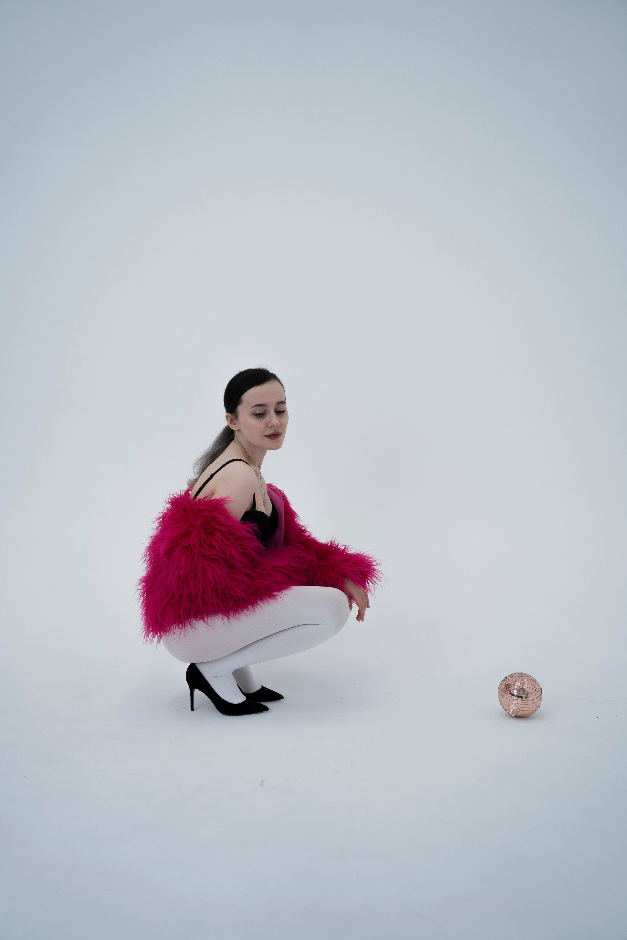 ДЕВОЧКА НА ШАРЕ. Главная