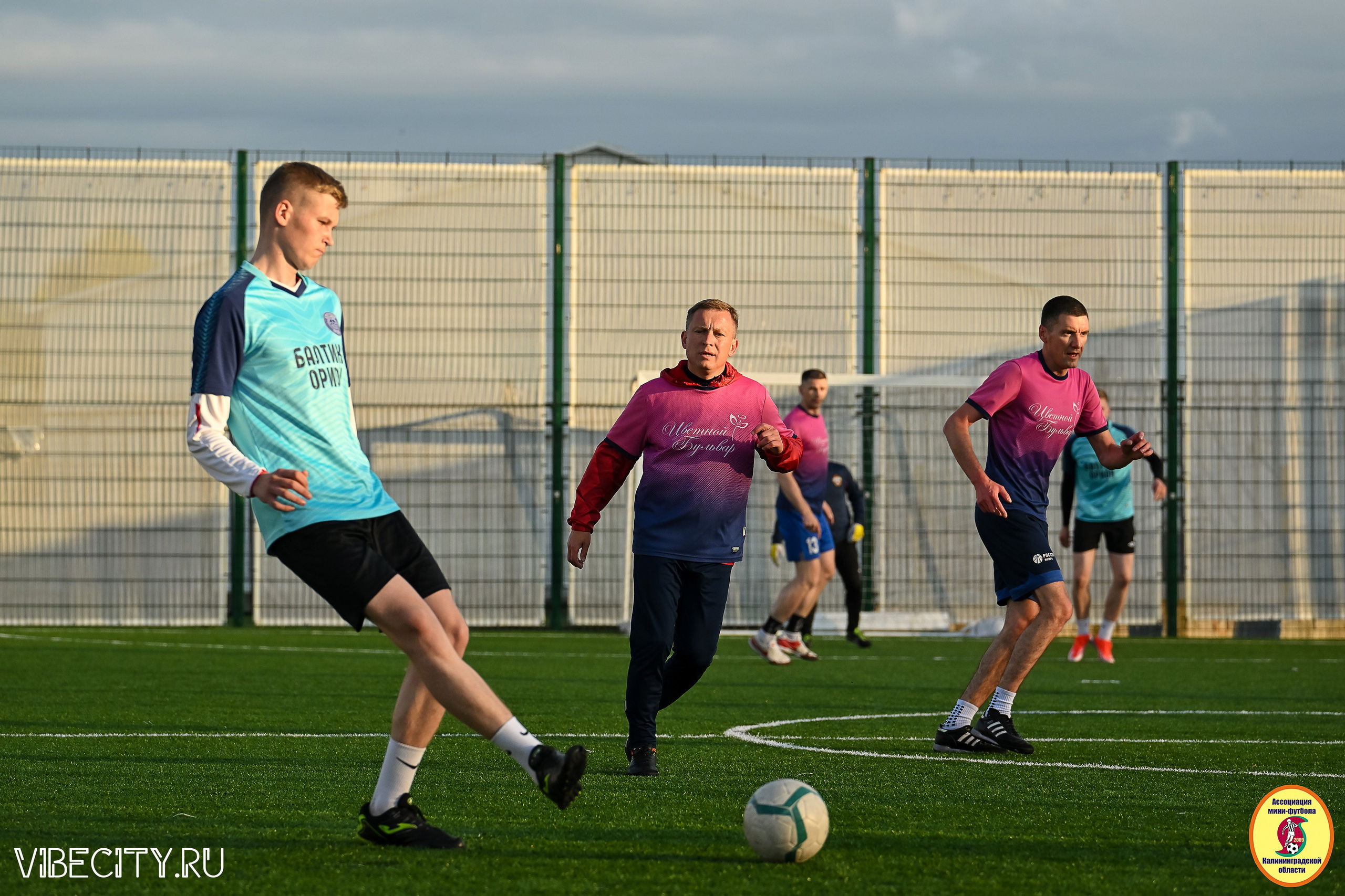 ИГРЫ МИНИ-ФУТБОЛЬНОЙ И КОРПОРАТИВНОЙ ЛИГИ. VIBECITY.RU Вайб Сити Ру Фоторепортажи Фотоотчеты Калининград