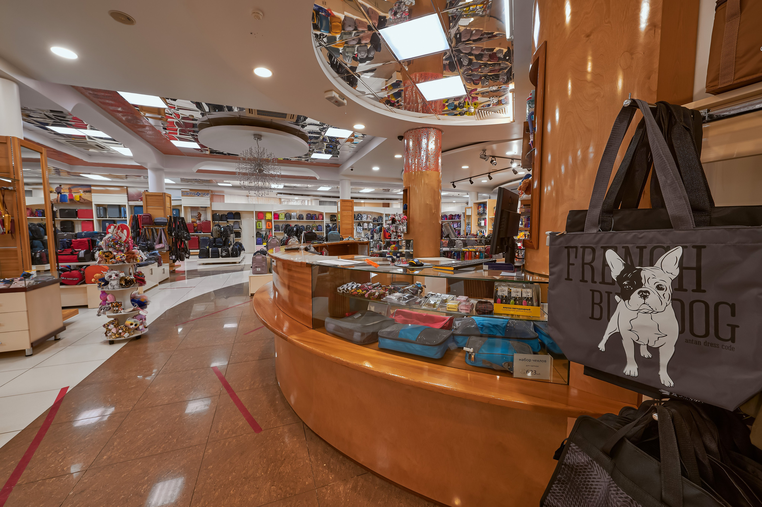 Портфолио по интерьерной и экстерьерной фотосъёмки: Мир Сумок — Правый берег. Фотограф Яковлев Роман — Красноярск