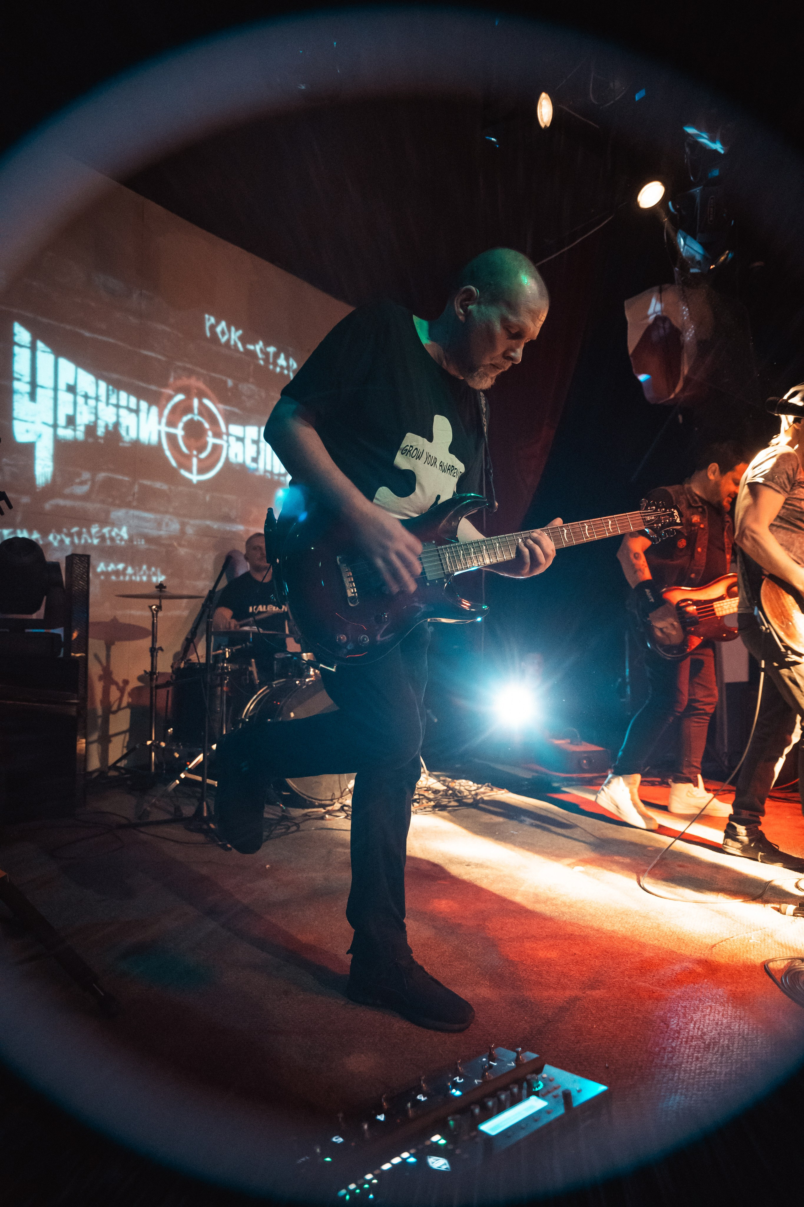 Черный обелиск. Красноярск, 08.04.2025, Эрмитаж. Фотограф Регина Крикунова г. Красноярск