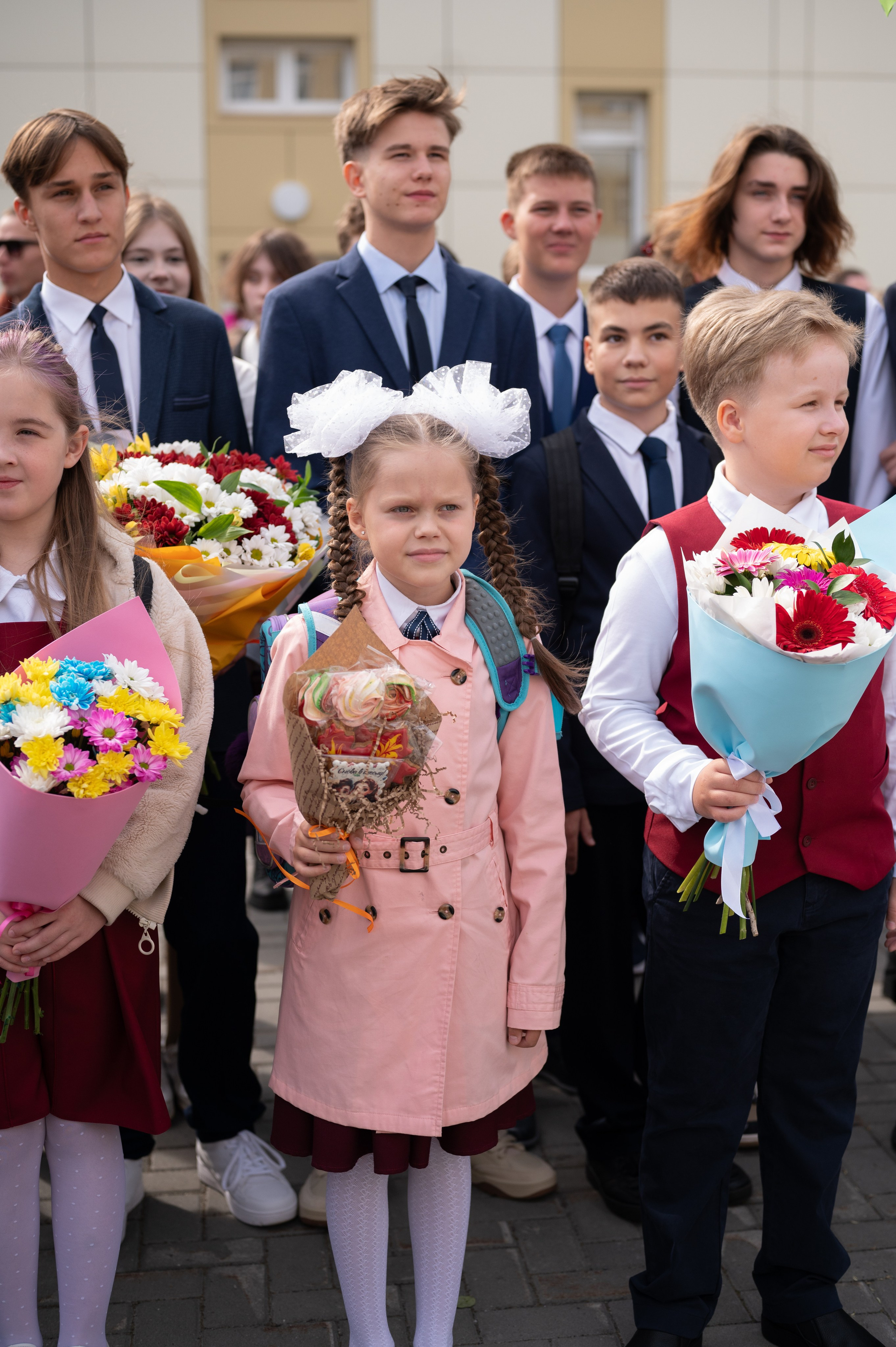 1 сентября 16 гимназия 2 класс (линейка + в классе+ на улице). Фотограф новорожденных, семейный детский в Тюмени Татьяна Морозова