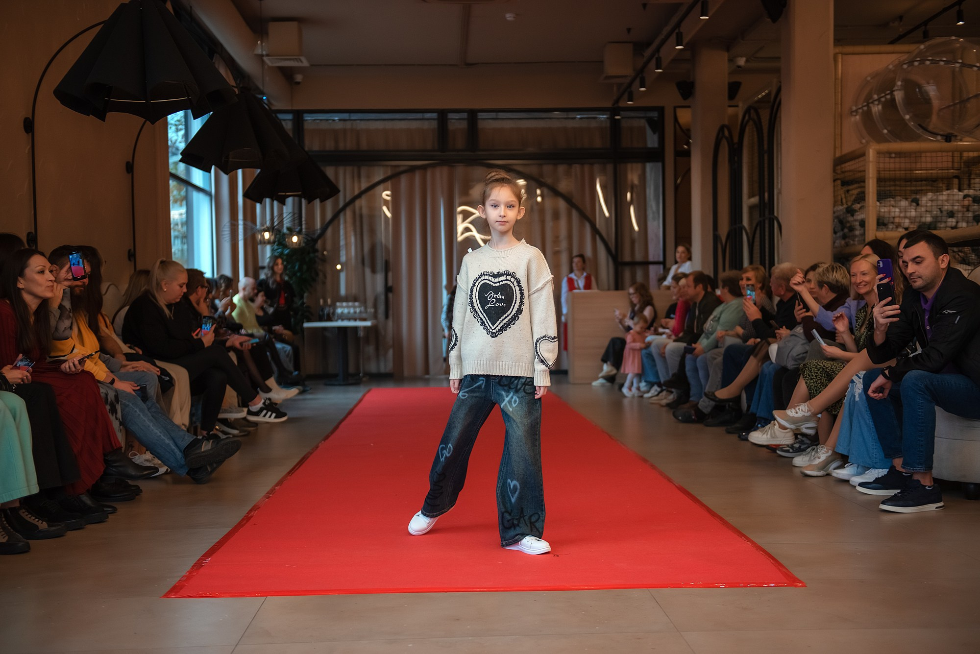 HAPPYkids дефиле в день мамы. Семейный и коммерческий фотограф в Сочи Александр Бодунов