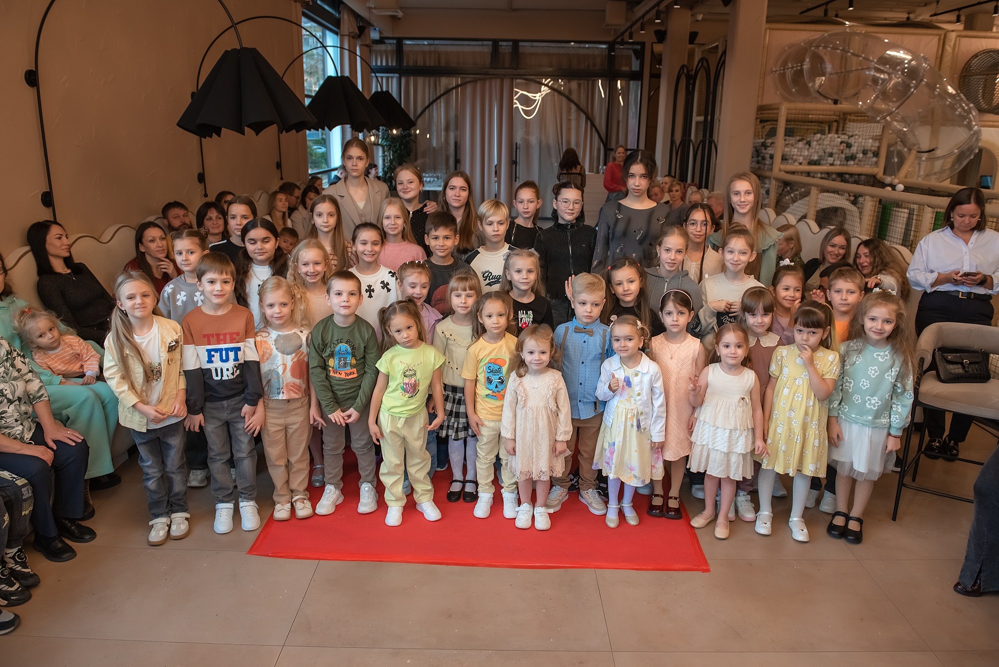 HAPPYkids дефиле в день мамы. Семейный и коммерческий фотограф в Сочи Александр Бодунов