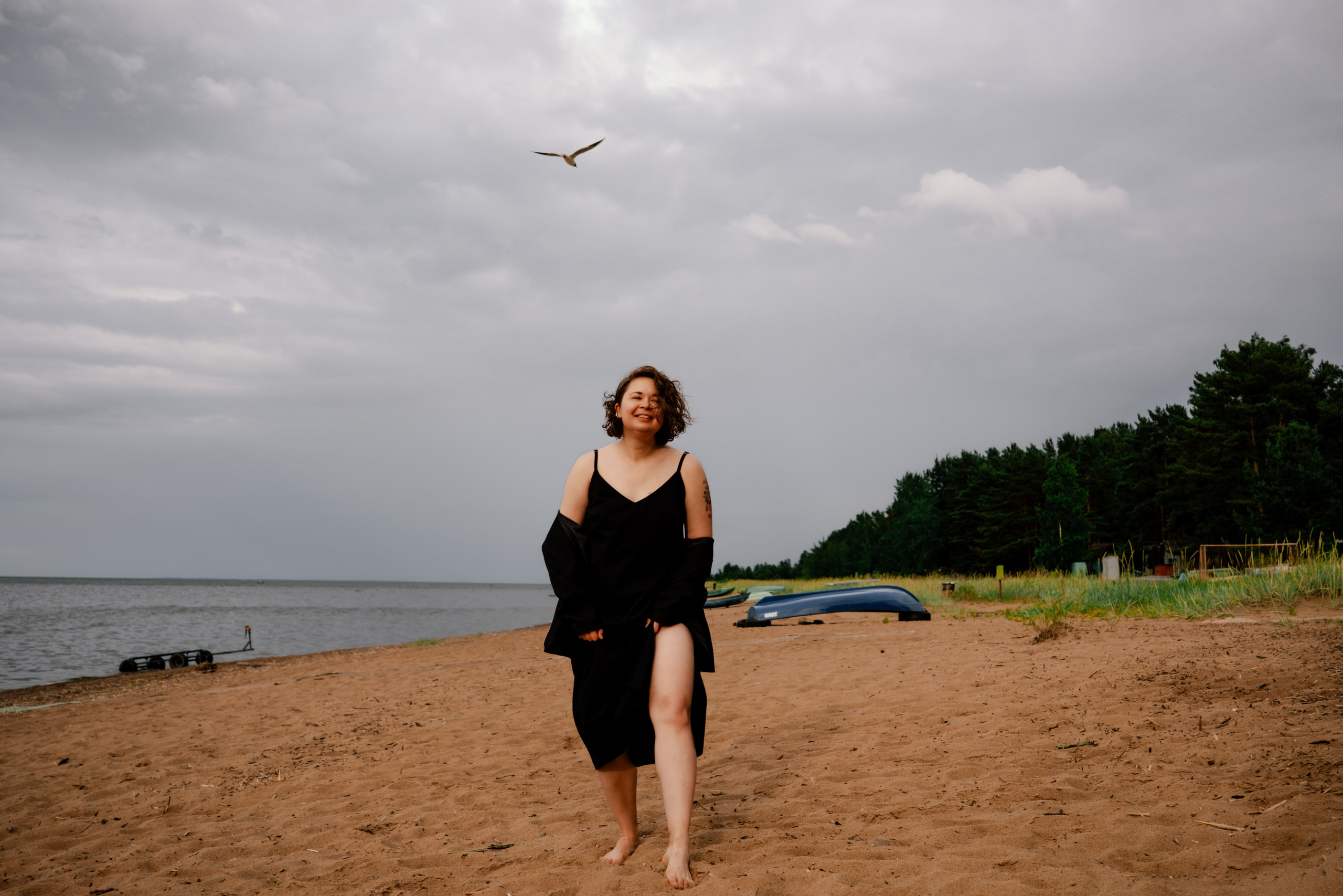 ПЛАТЬЕ, ДЕВОЧКА И ВОЛНЫ. Фотограф ОЛЯ КЛОЧКОВА