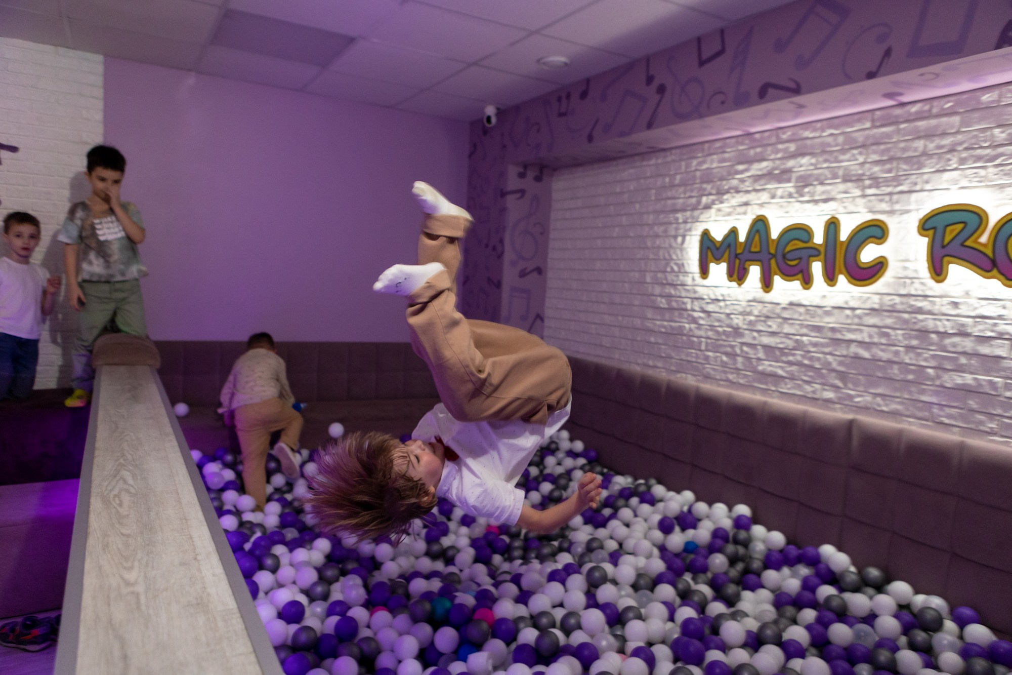 День рождения в Magic Room. Фотограф в Оренбурге. Профессиональный фотограф