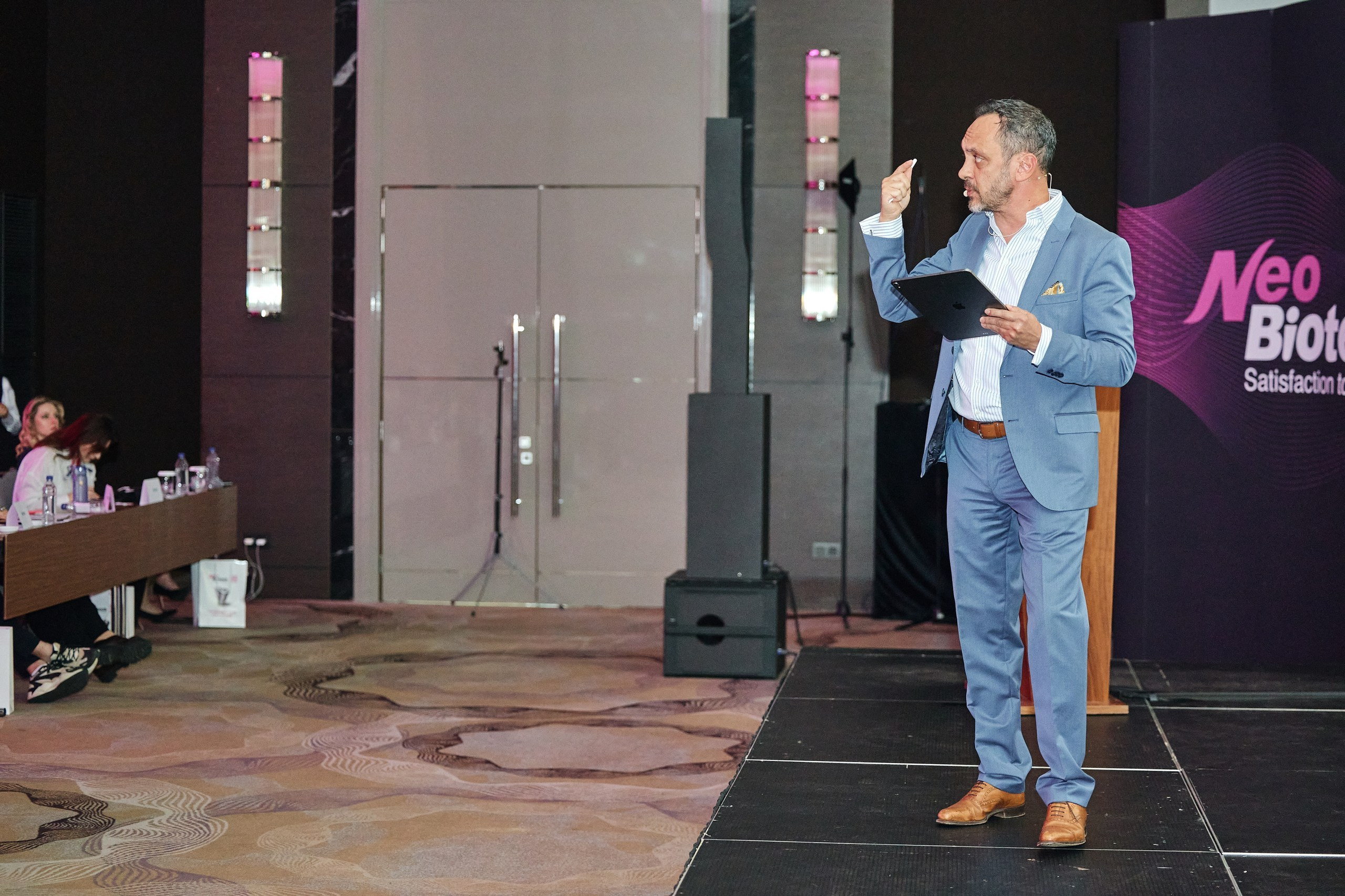 Конгресс имплантологов Neo Biotech 2025. Антон Артюшин, портретный фотограф. Москва