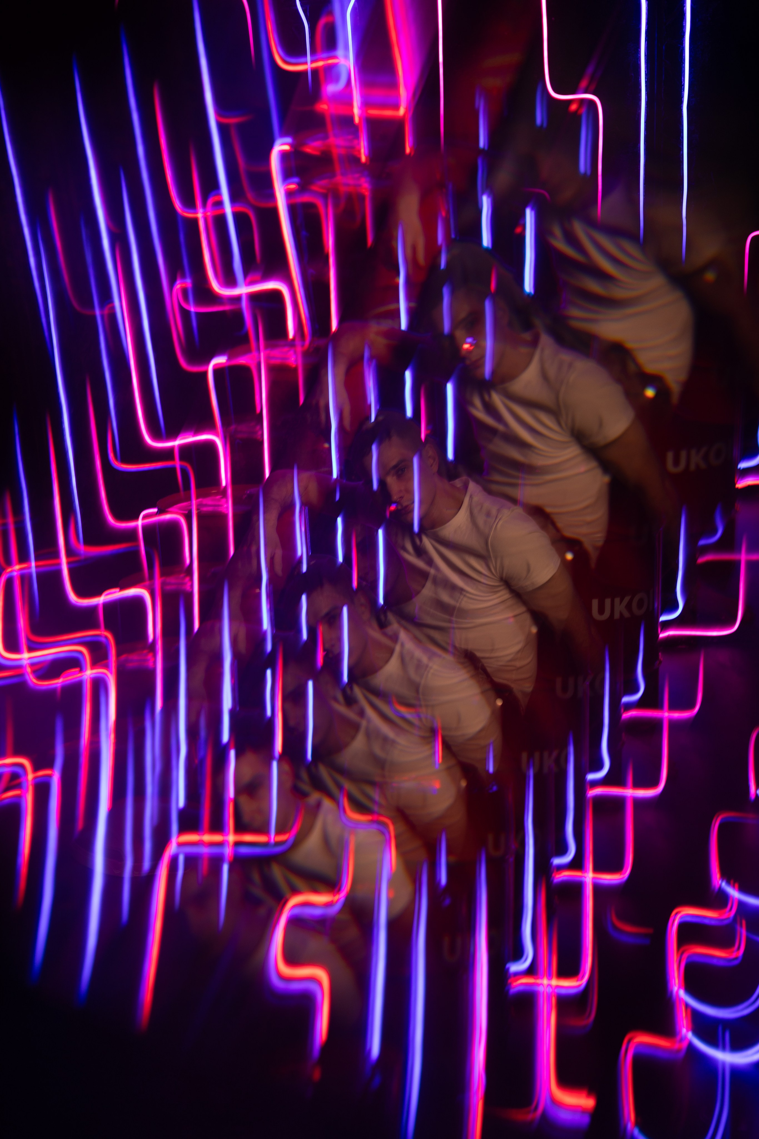 Евгений. Неон. Фотограф Регина Крикунова г. Красноярск