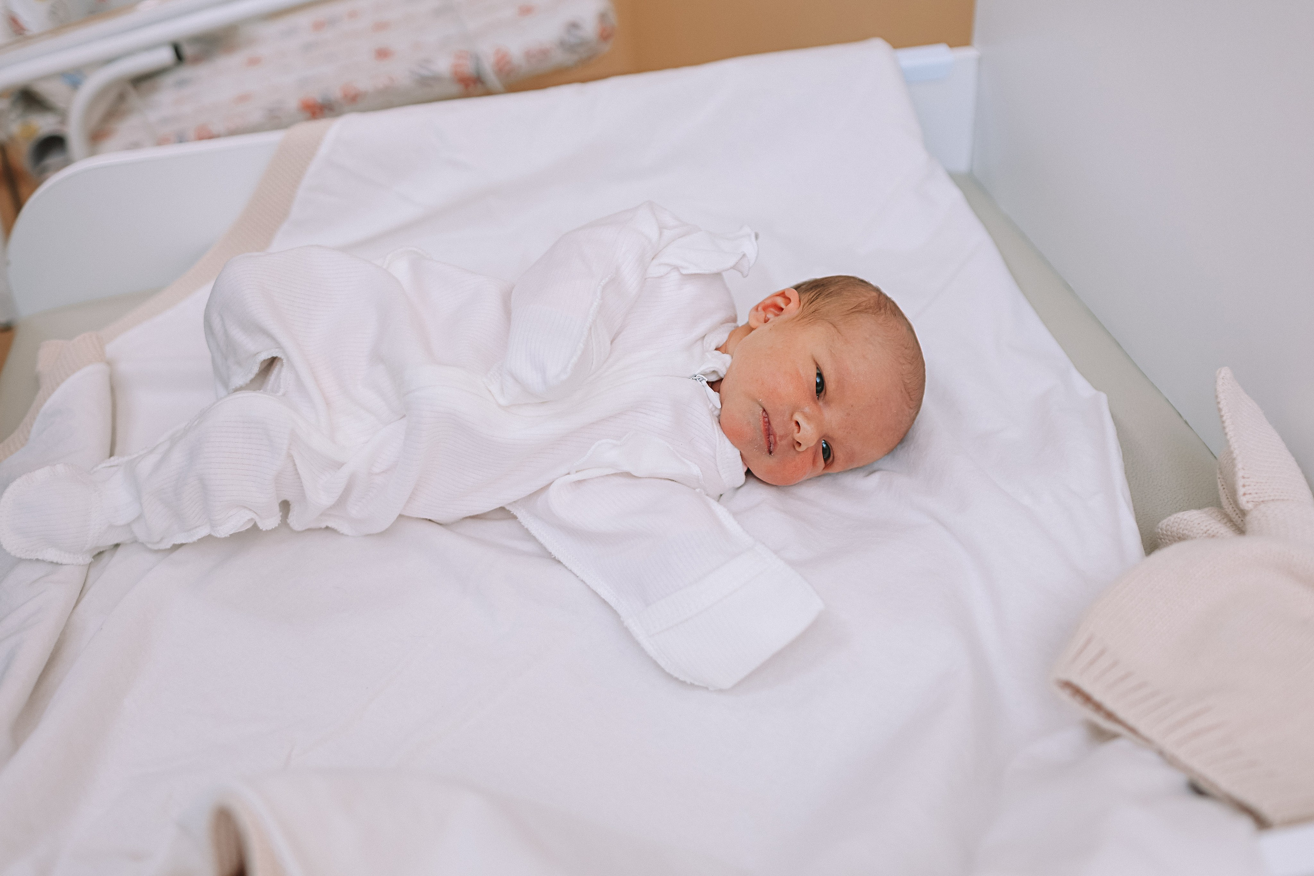 Выписка палата+внизу ПЦЭ. Семейный фотограф Тюмень, фотограф на роды Салмина Мария