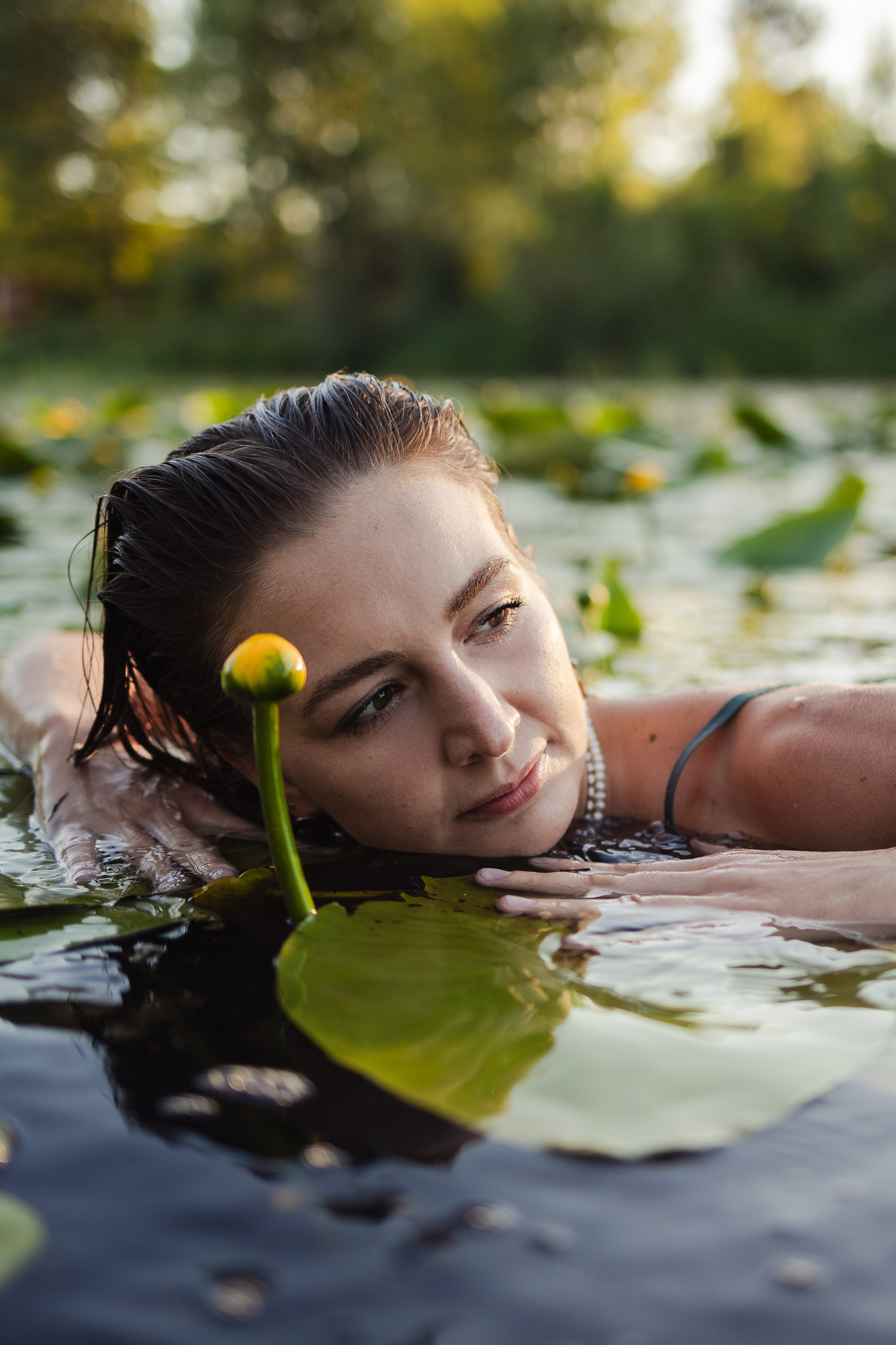 кувшинки женская фотосессия женственность река болото тайна закат русалка нимфа