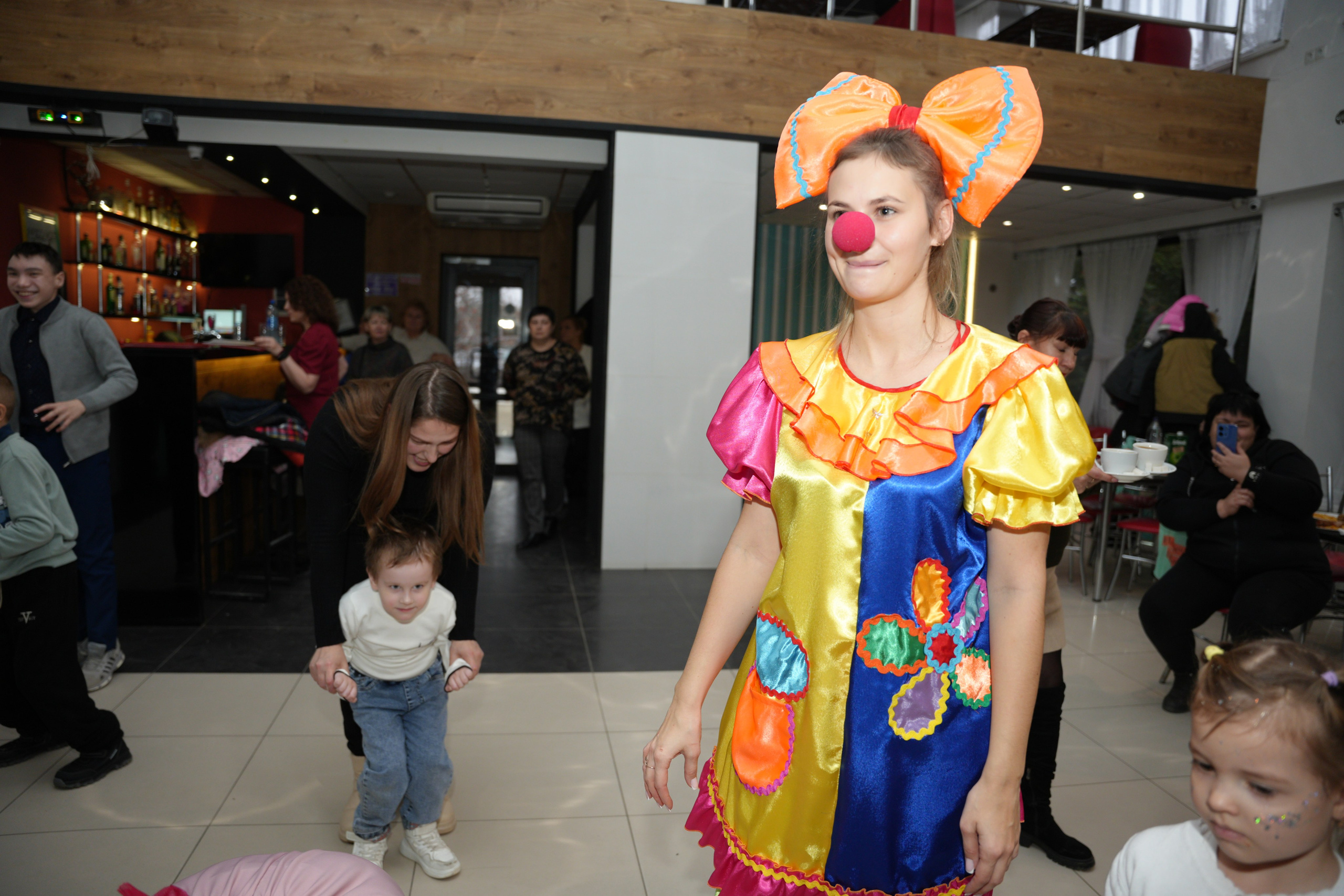 Социально —благотворительная акция «Ты в этом мире не один», посвященная Международному дню инвалидов. ВЫПУСКНЫЕ АЛЬБОМЫ, Школьный фотограф, семейный и свадебный в Саратове и области Ольга Плаксина