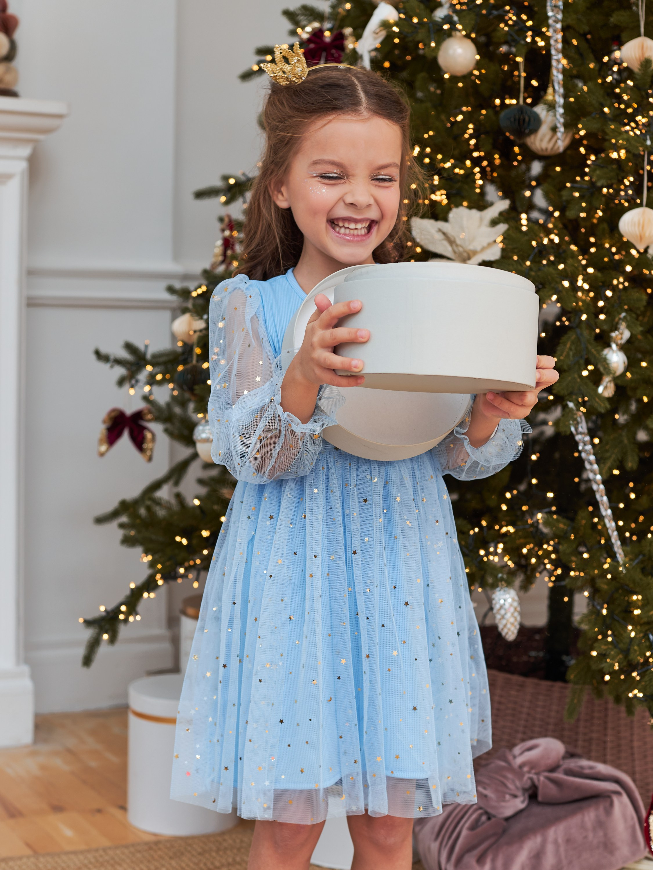 Фотосъемка платьев для девочек Екатеринбург Wildberries ВБ Ozon Озон фотосессия детей Екб заказать цена фотосъемка товара WB детское платье. Фотограф Екатеринбург Анастасия Жерновская | Маркетплейсы и нейрофото