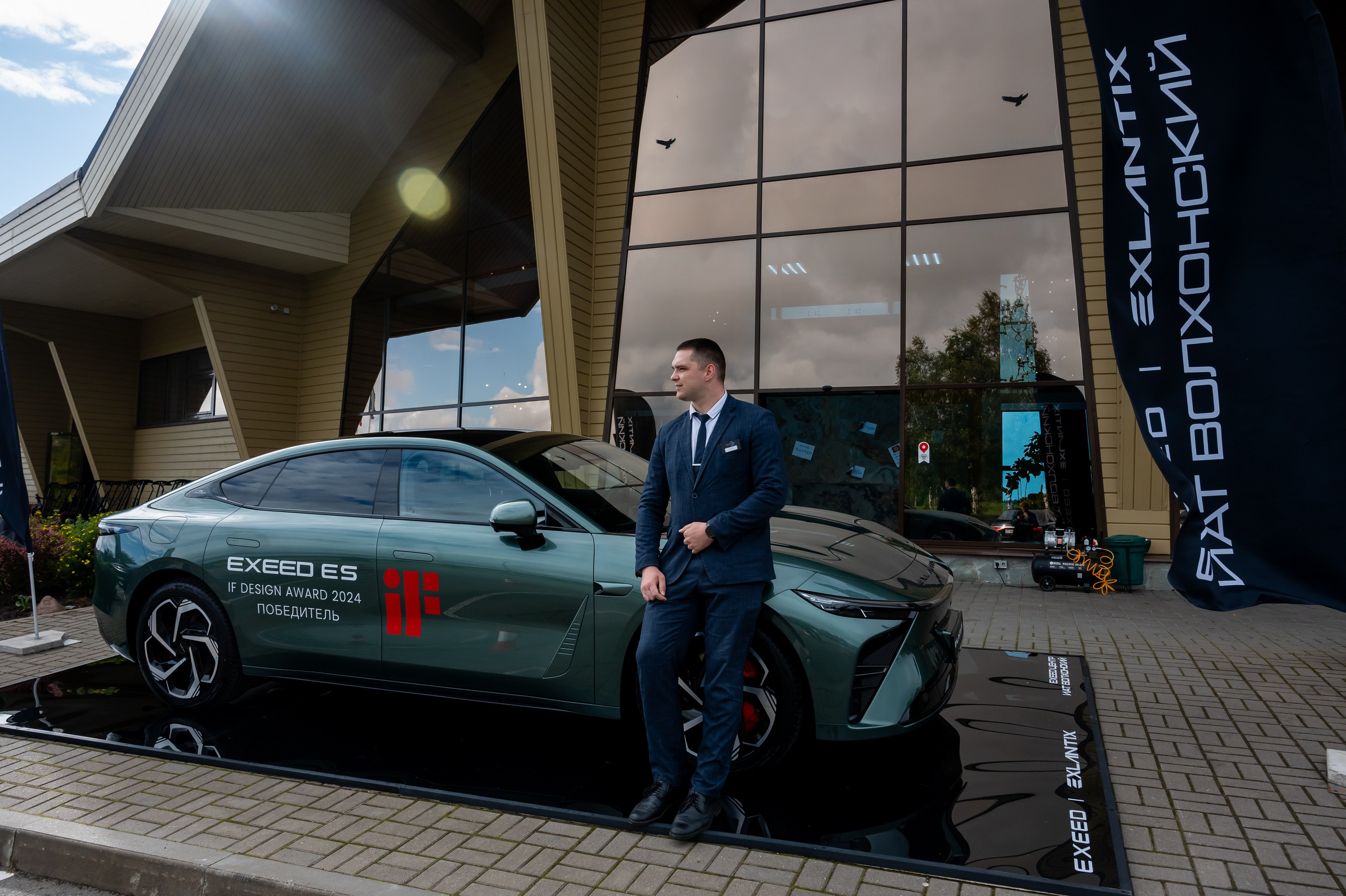 Репортажная съемка на презентации автомобиля