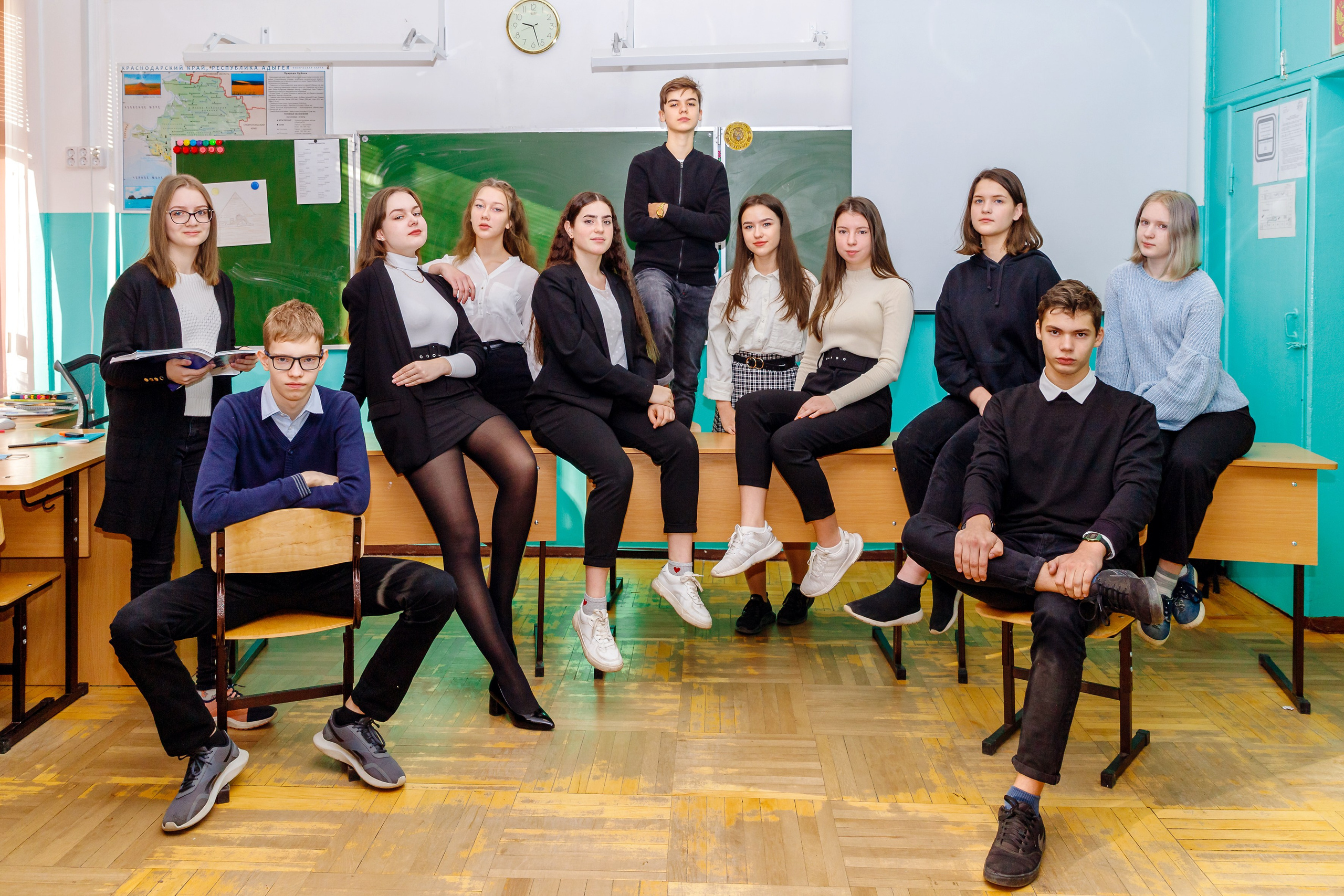 И В ШКОЛЕ ЕСТЬ ЖИЗНЬ. Марина Ушакова. Фотограф. Выпускные альбомы. г. Краснодар