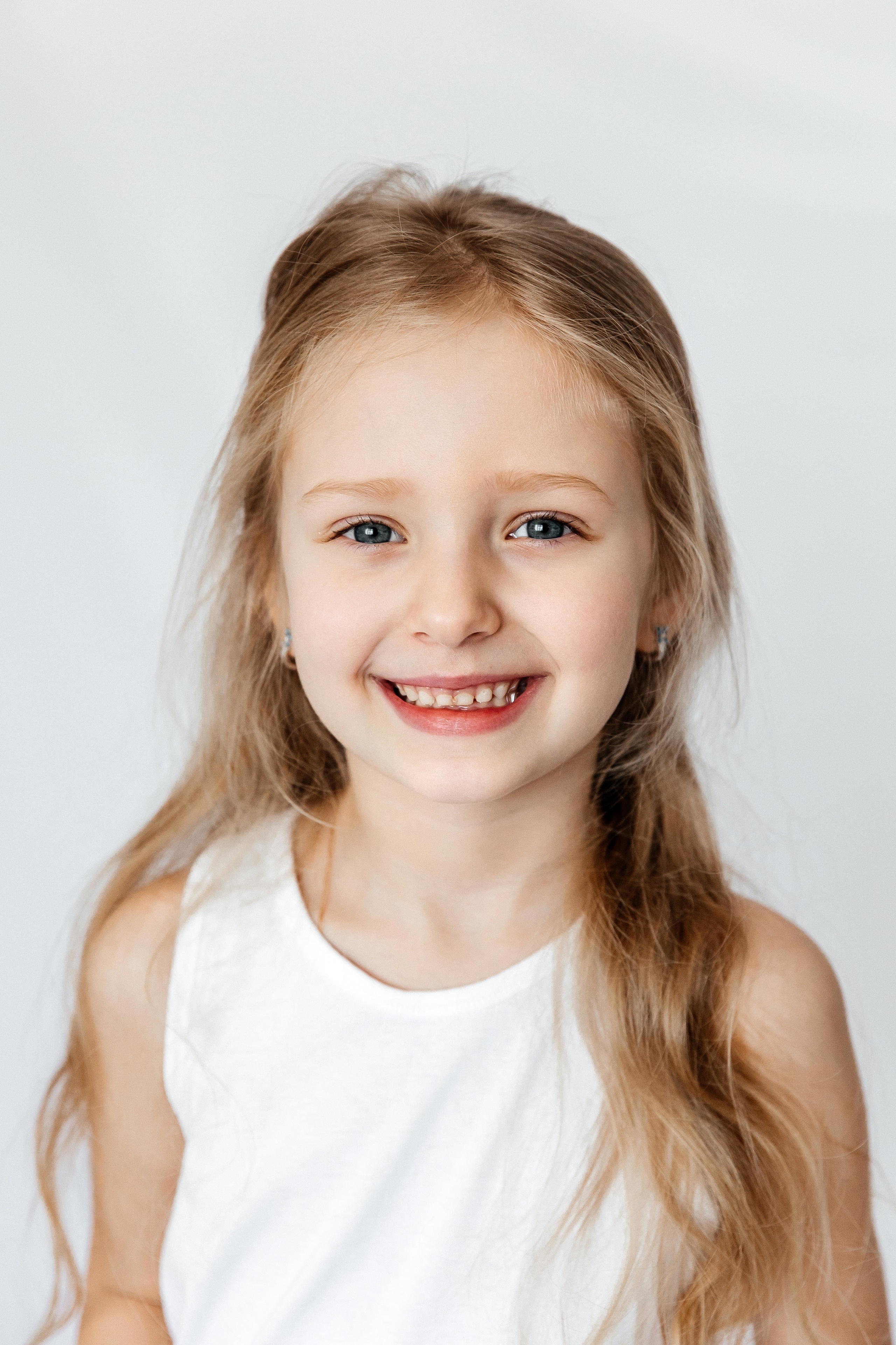 Белый фон. Детский фотограф, выпускные альбомы в Нижнем Новгороде Бодягина Мария