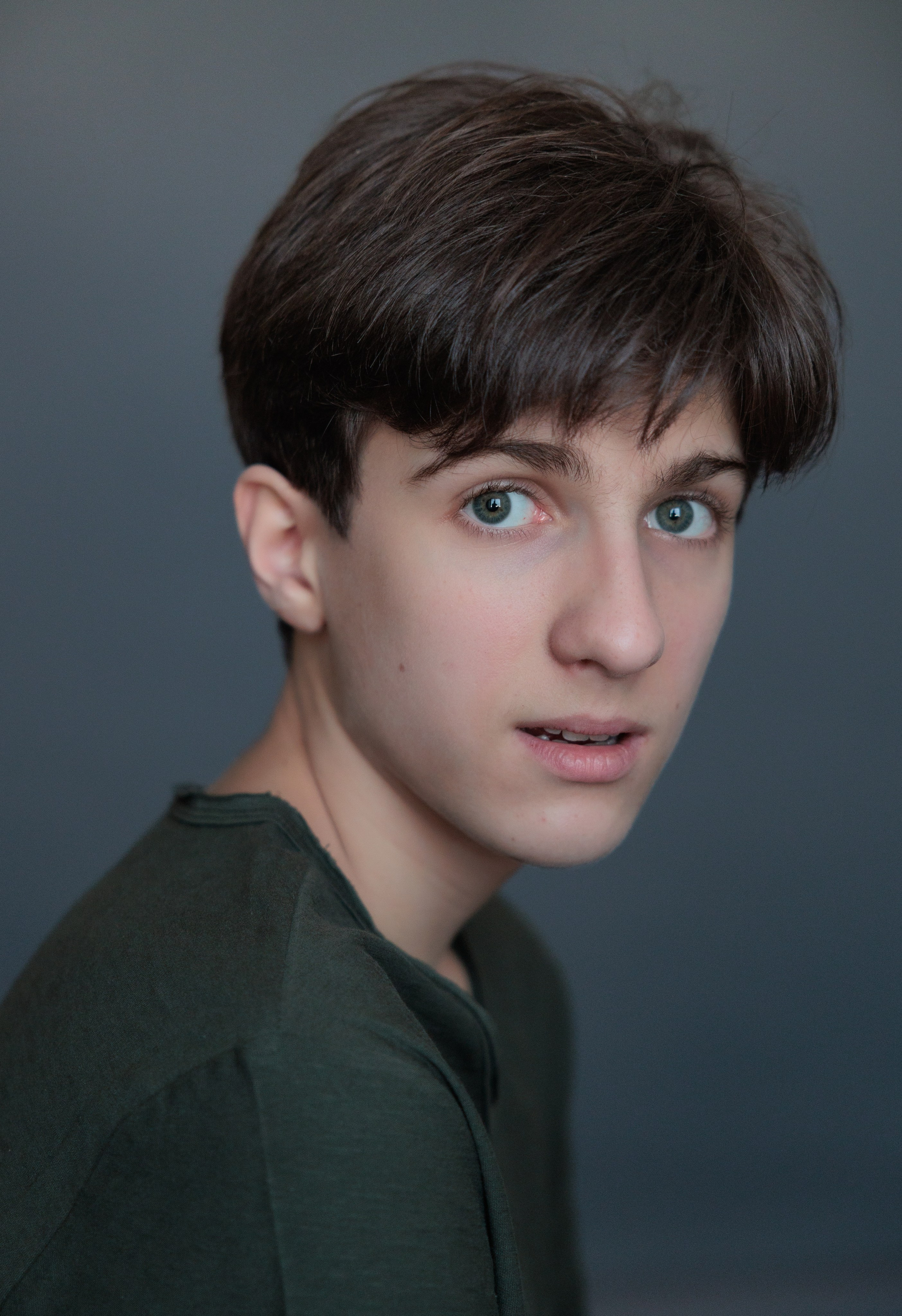 АРТЁМ. Я фотограф из Москвы к Вашим услугам