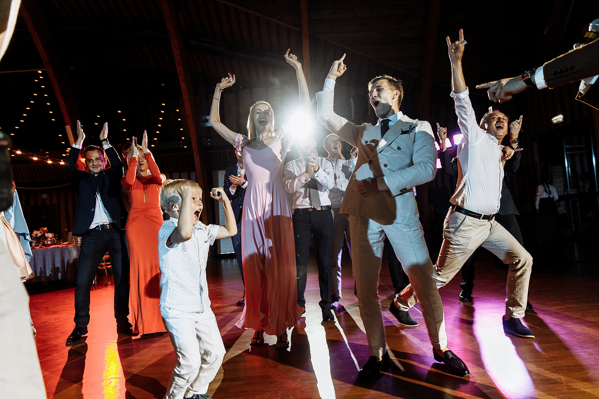 Погода была ужасная, невеста была прекрасная). Фотограф Игорь Цаплин