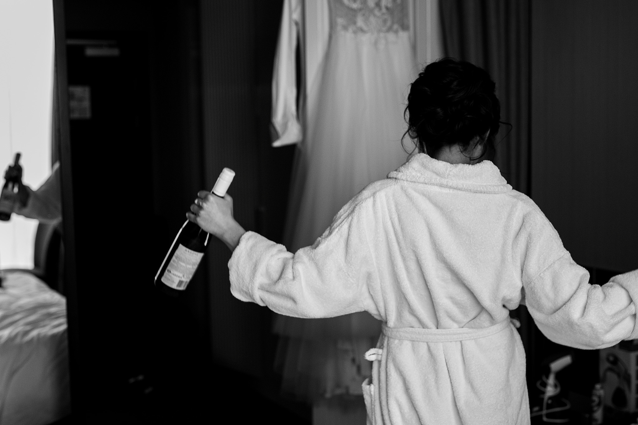 Эмоции в загсе, носы и пальцы. Фотограф Игорь Цаплин